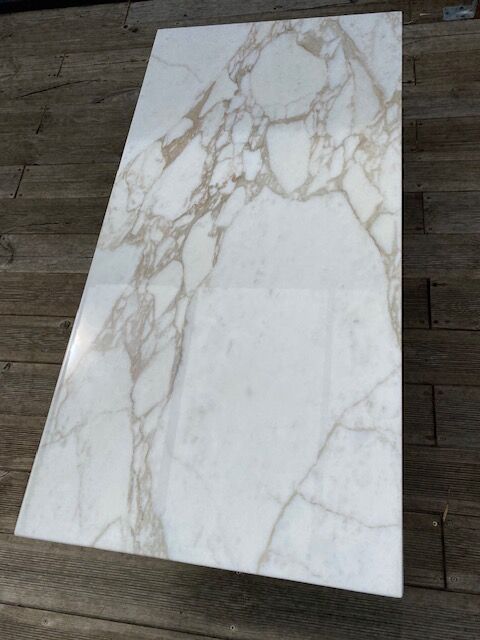 Table basse marbre calacatta design 1970