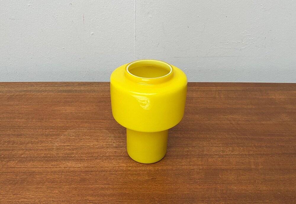 Mid-century yellow glass table lamp model 120 by Uno & Östen Kristiansson for Luxus, Vittsjö, Sweden, 1950s.