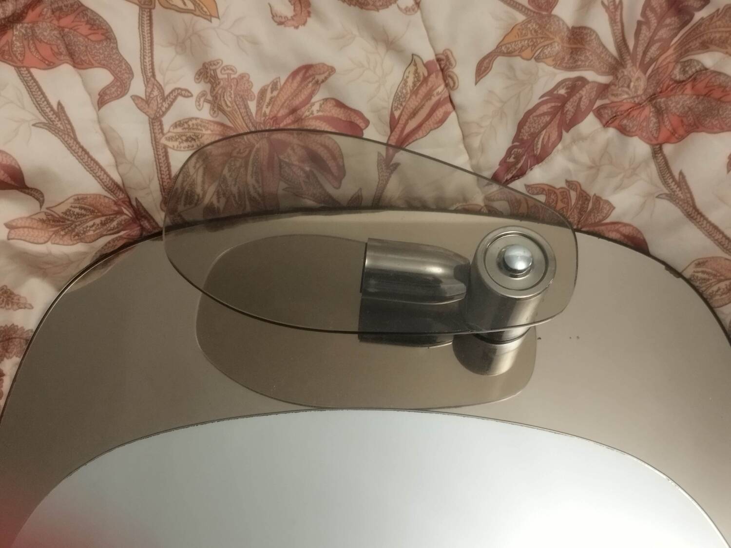 Miroir avec deux appliques en verre fumé attribué à Lupi