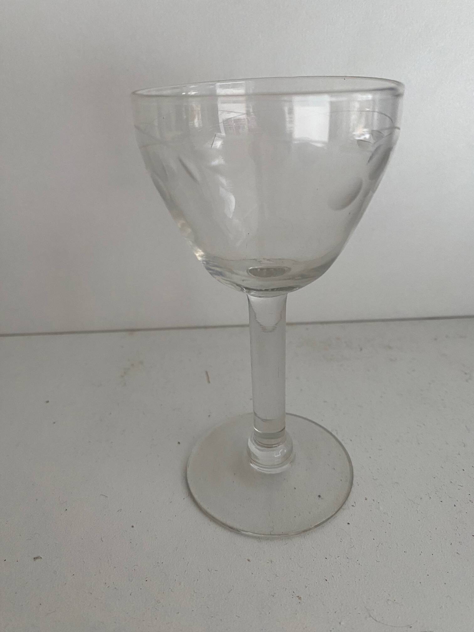 Set of 6 port wine glasses with engraved cherry decor from the 50s/60s