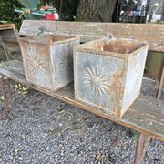 Paire de jardinières en fonte