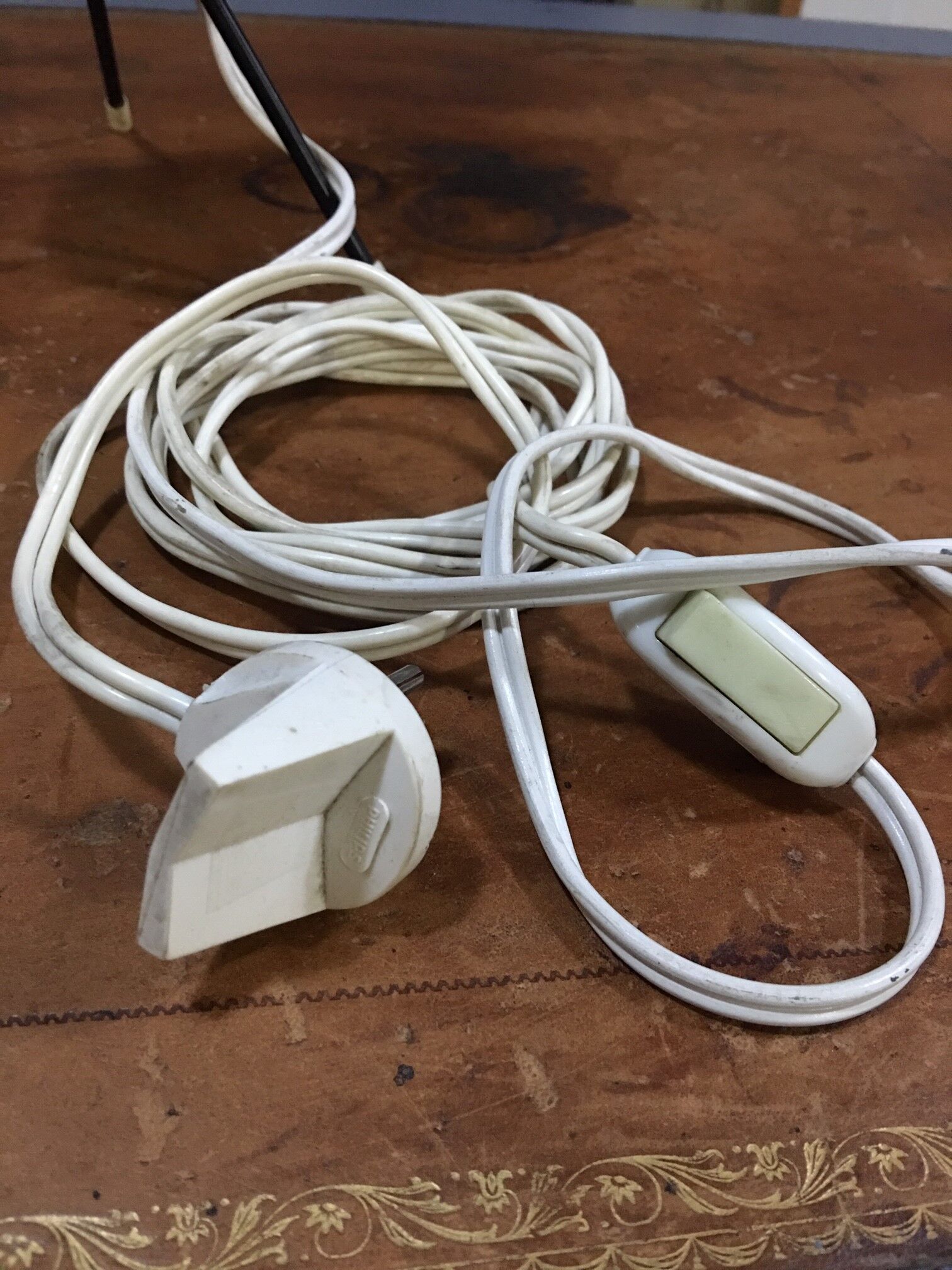 Lampe tripode opaline de Louis Kalff pour Philips 1960