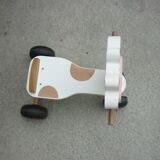 Wooden trotter carrier cow