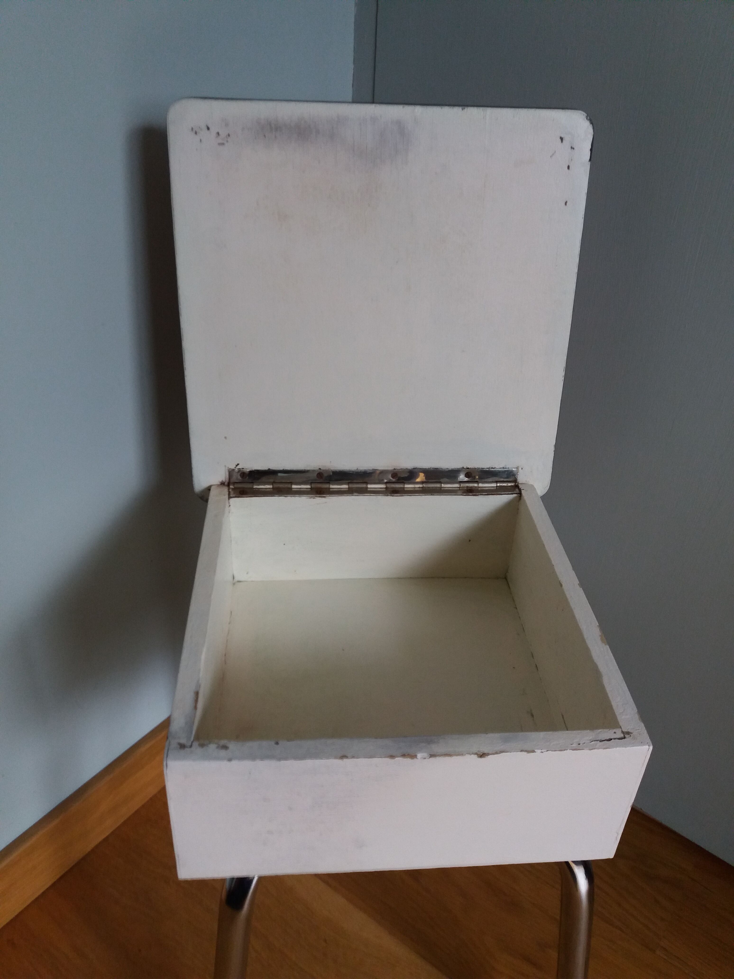 Stool shoeshine chest in formica and chromed metal
