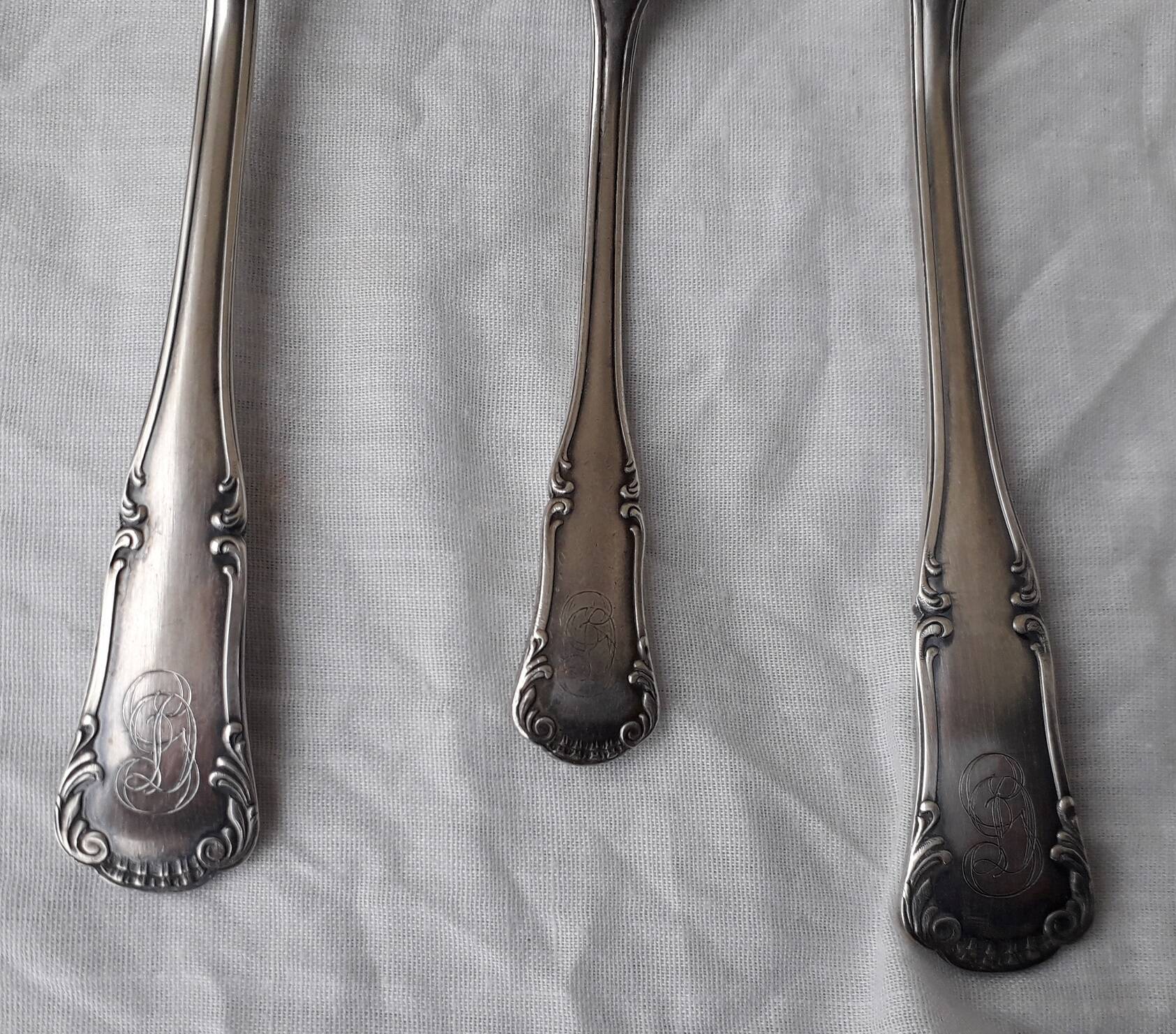 Silver metal cutlery