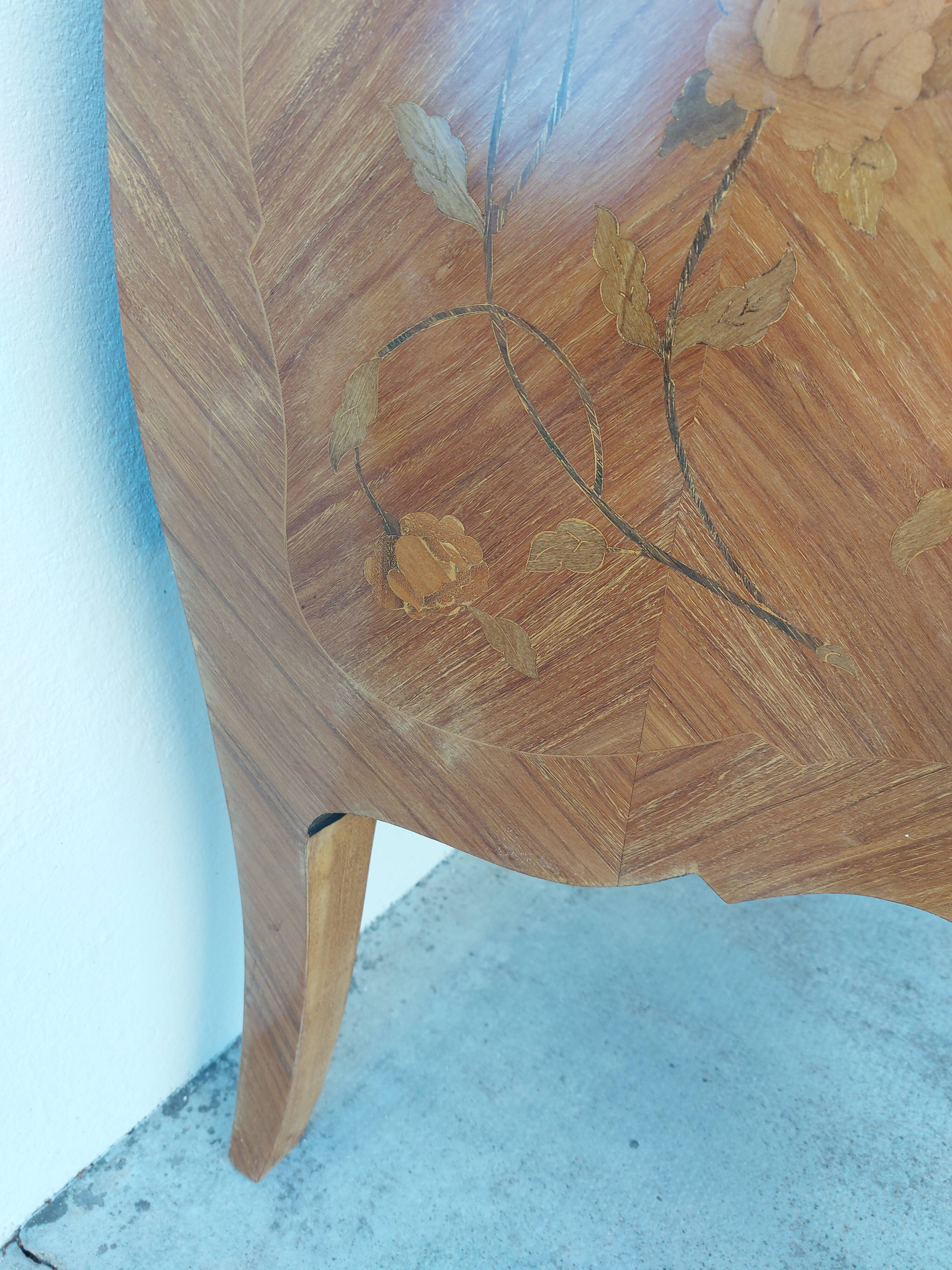 Louis XV chest of drawers in rosewood marquetry