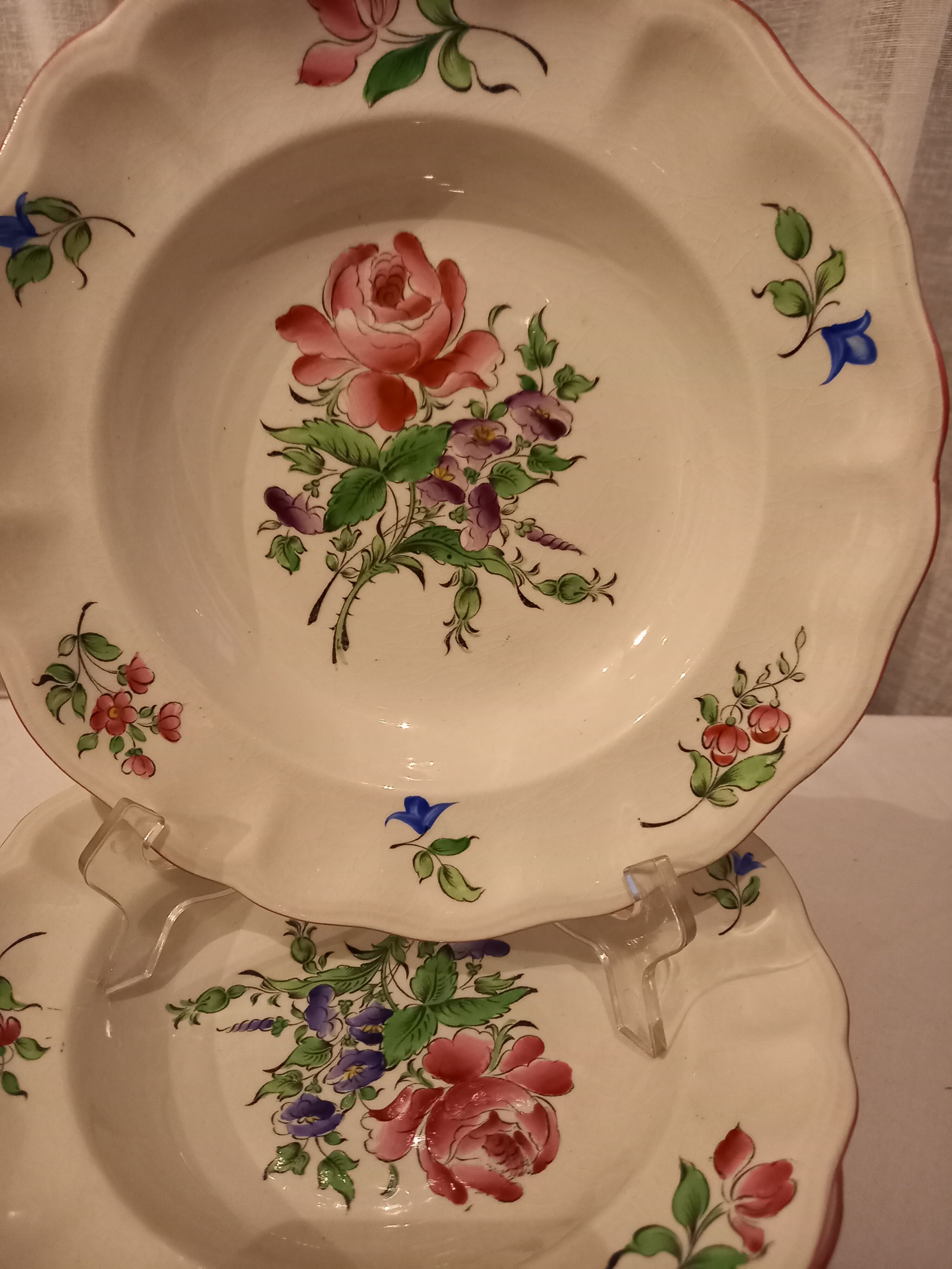 Set of 12 hollow plates porcelain Lunéville, flowers (tulip-rose) model Lamppost, early twentieth century