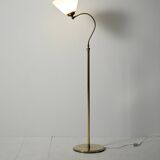 Lampadaire scandinave en laiton à col courbé, années 1950