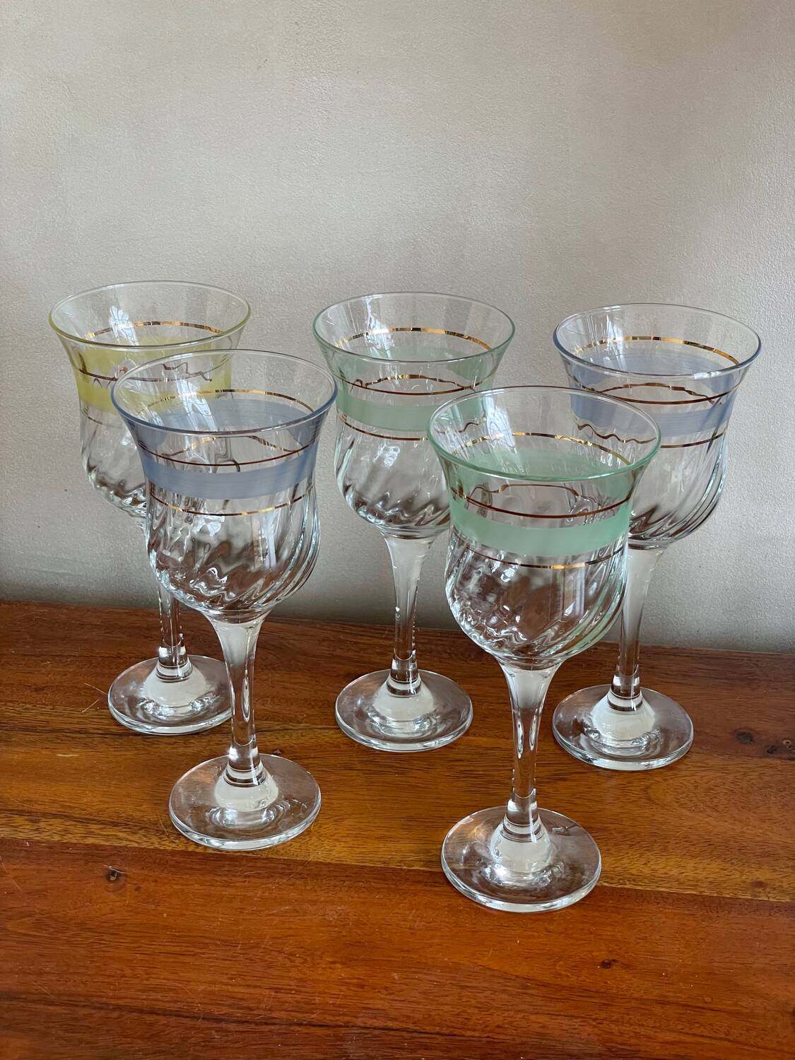 5 colored water glasses