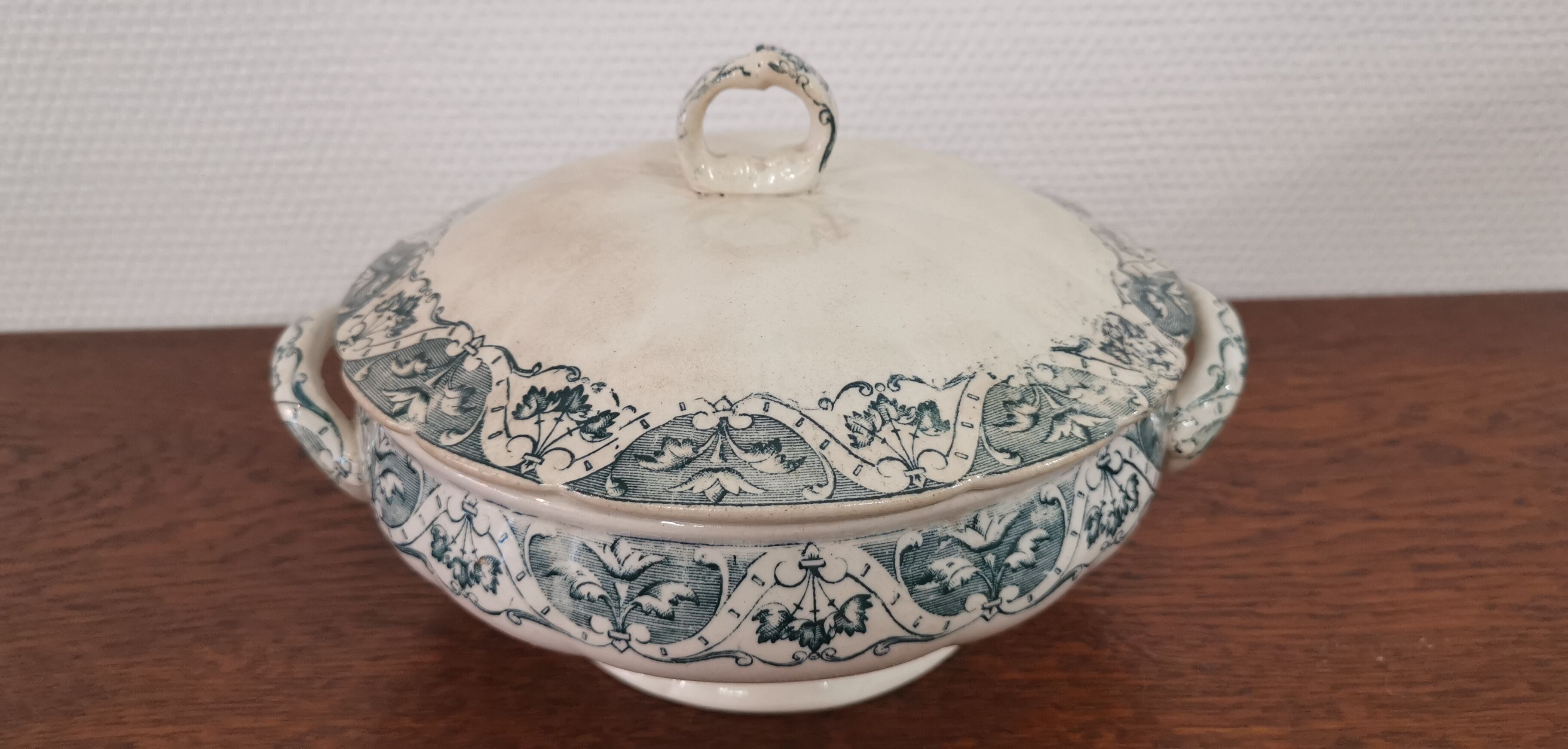 White Iron Earth tureen with green patterns