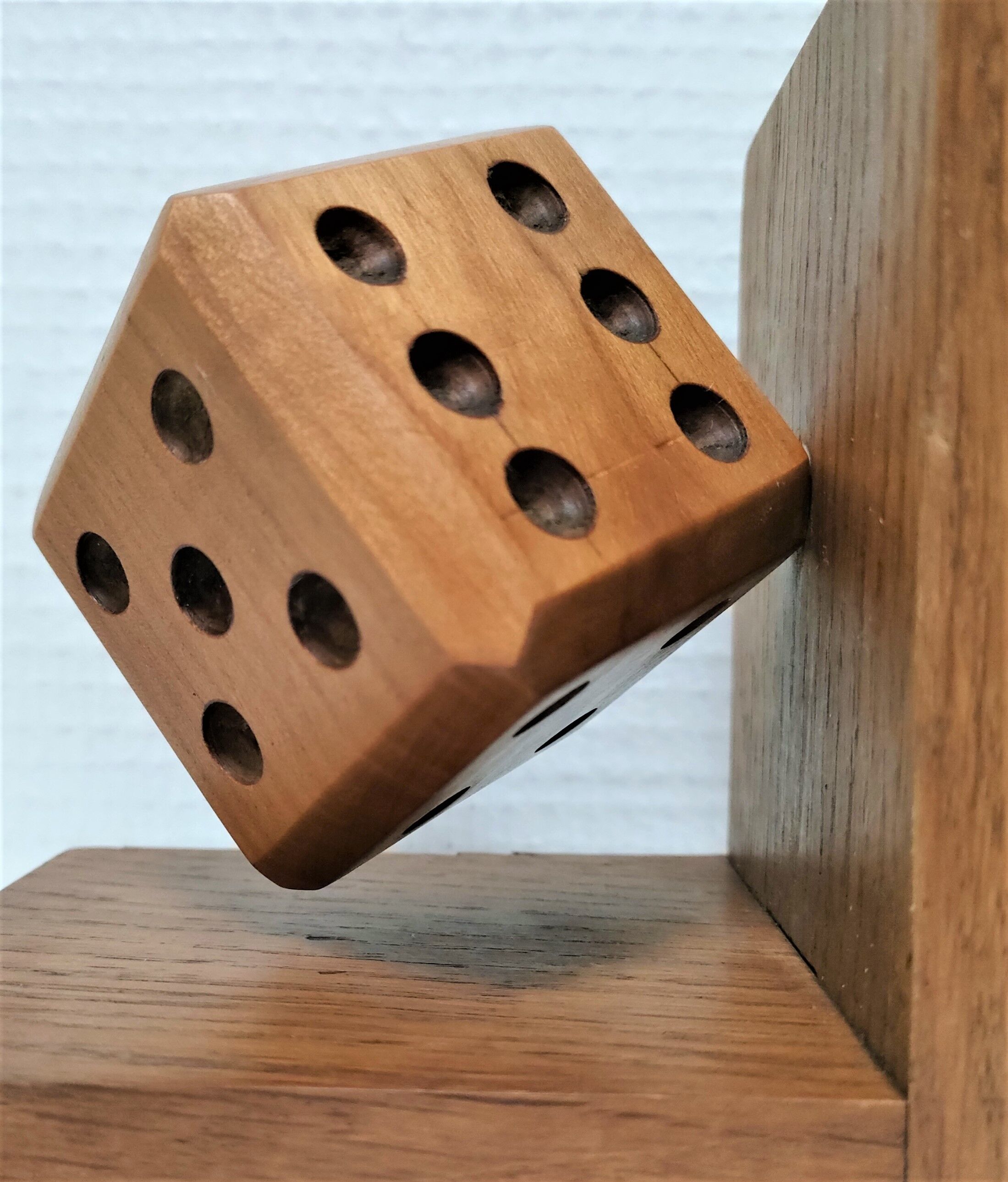 Pair of bookends style Art Deco oak decoration dice