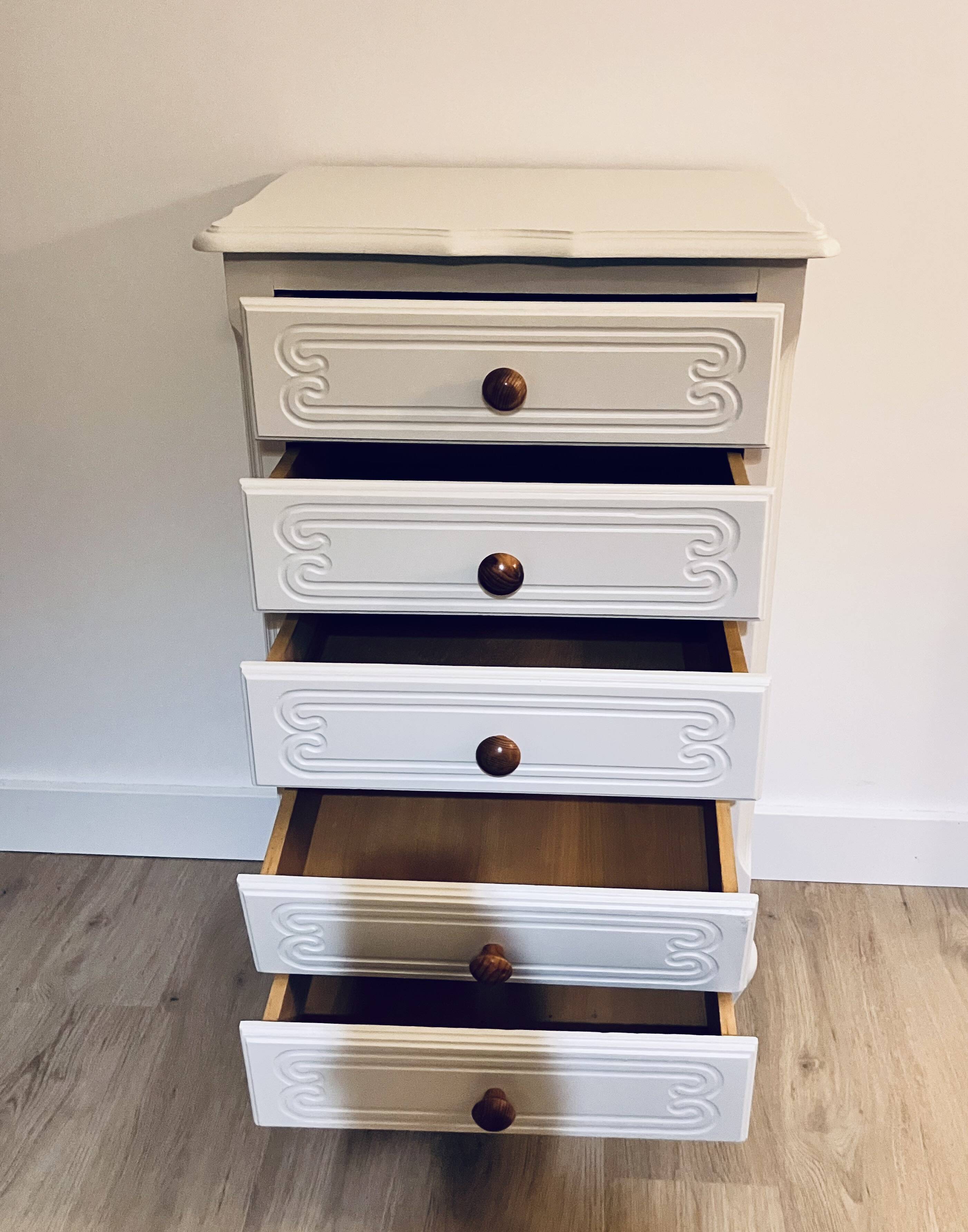 Chest of drawers with 5 drawers