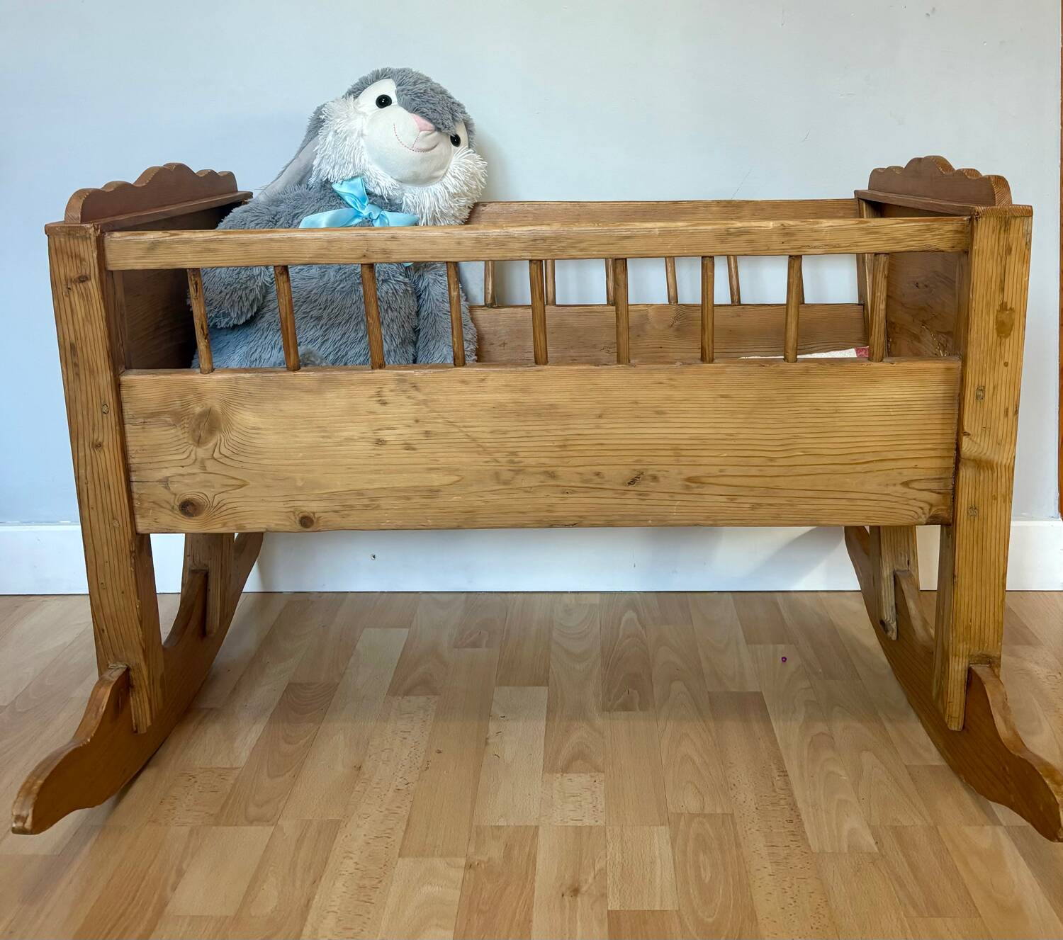 Lit bébé ancienne à bois