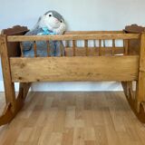 Lit bébé ancienne à bois