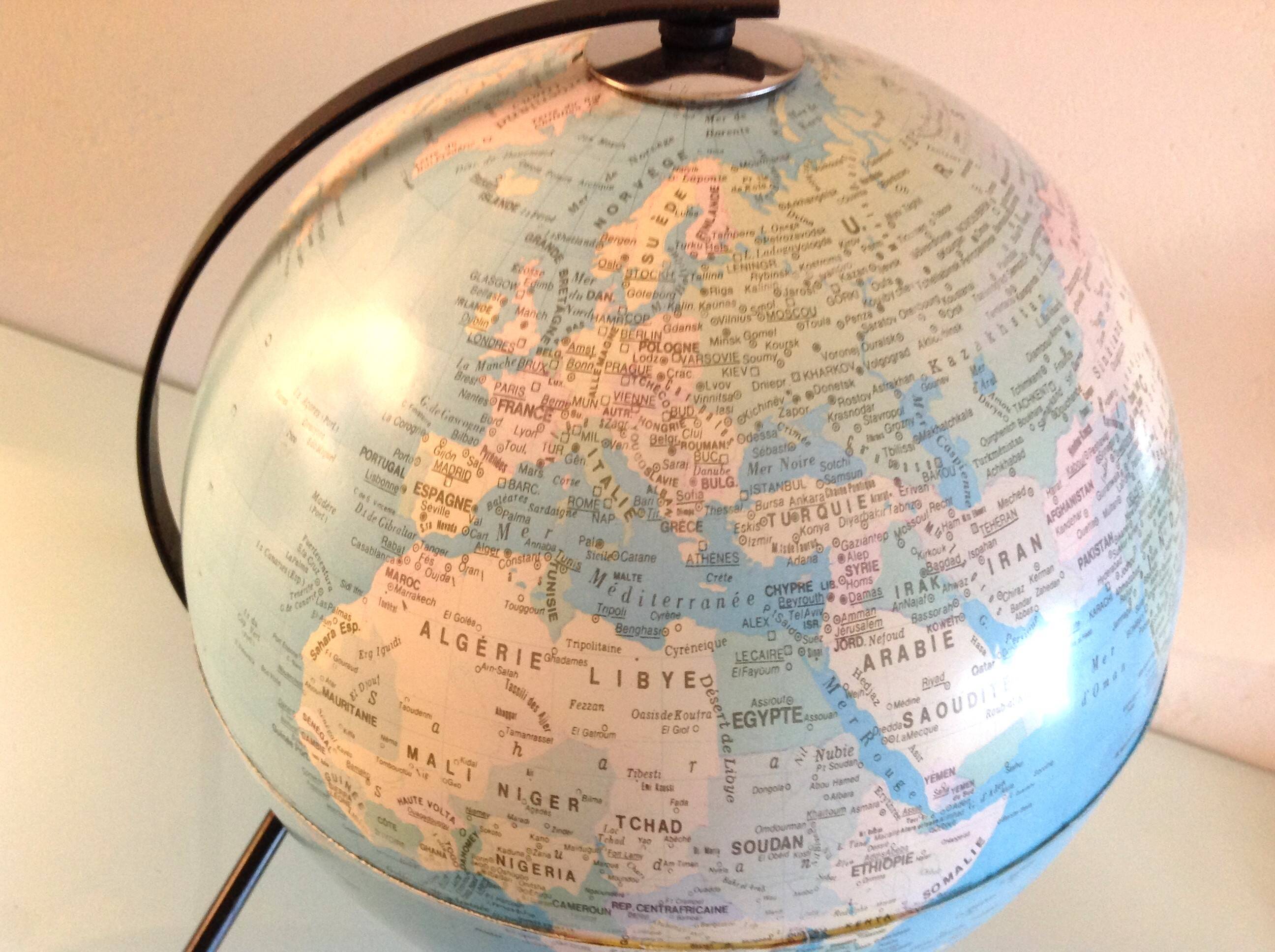 Girard and Barrère terrestrial globe on tripod base / vintage 50s-60s