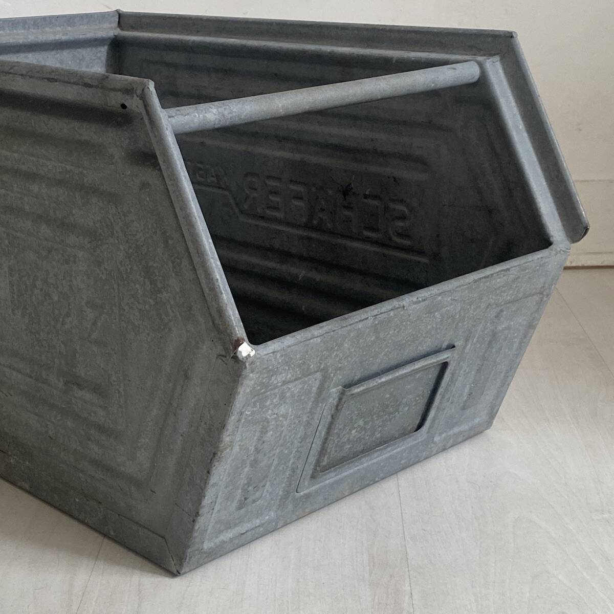 Metal industrial box