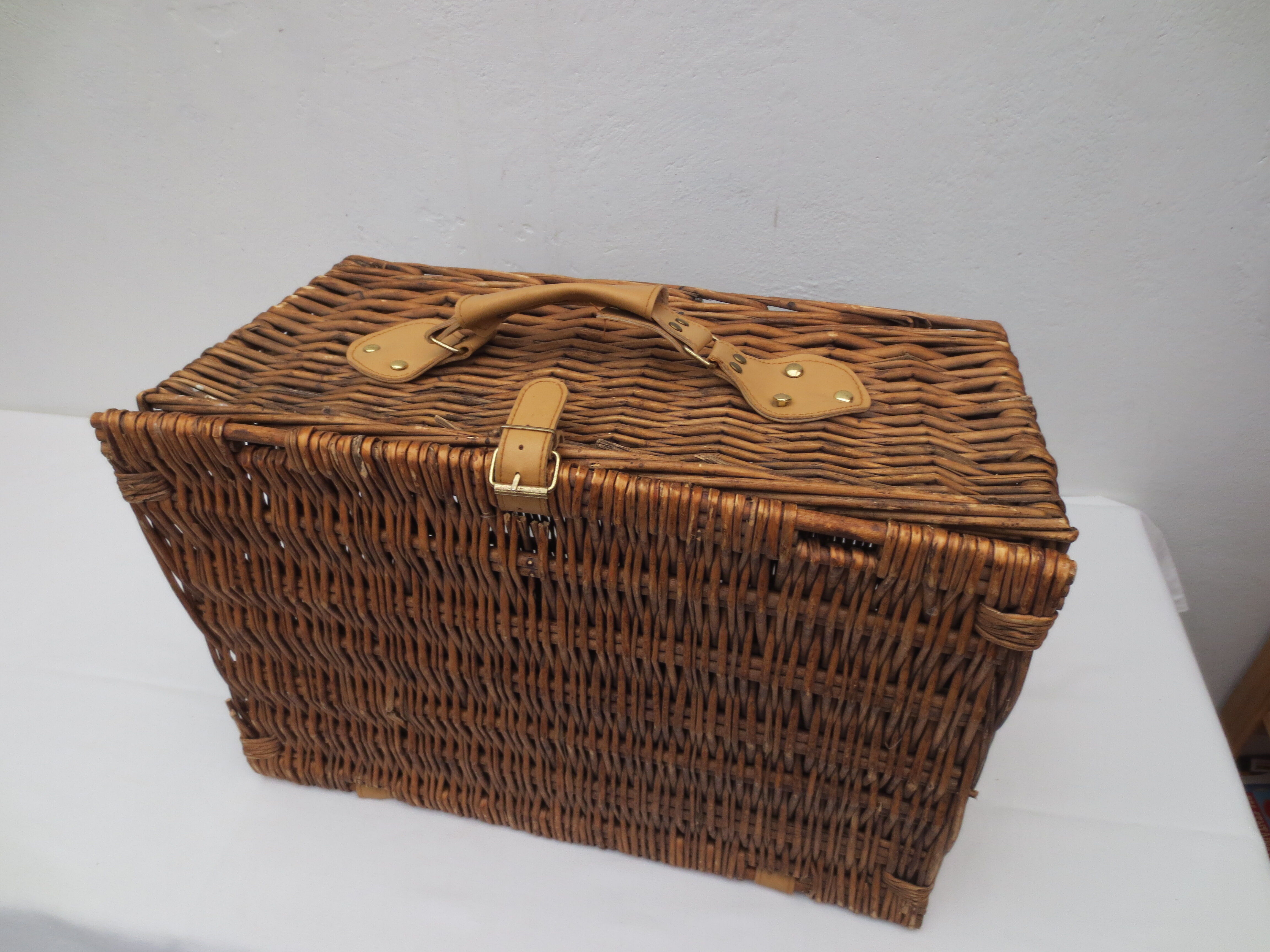 Rectangular wicker trunk