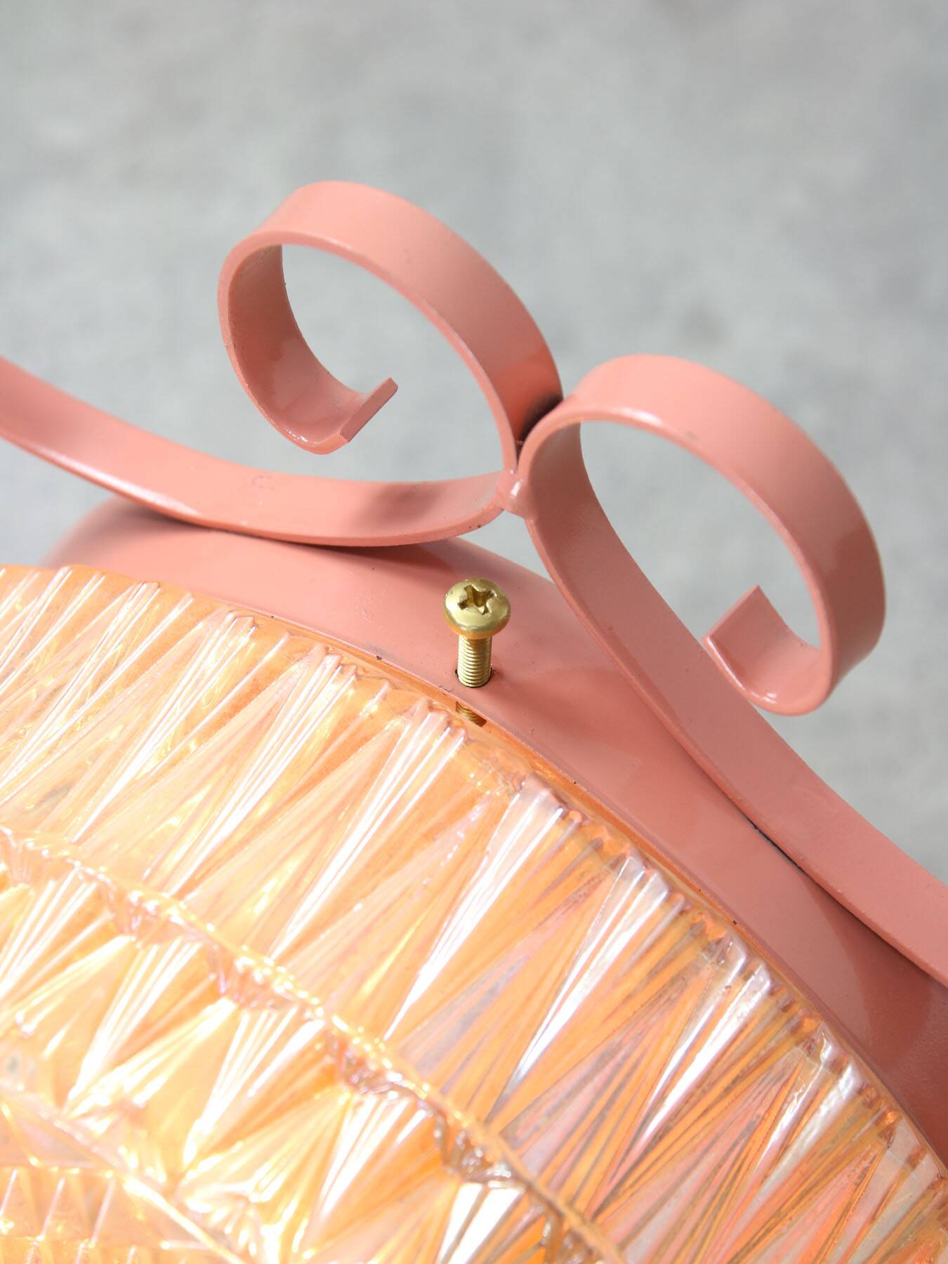 Mid-Century Intricate Italian Pink Wall Lamp, 1960s