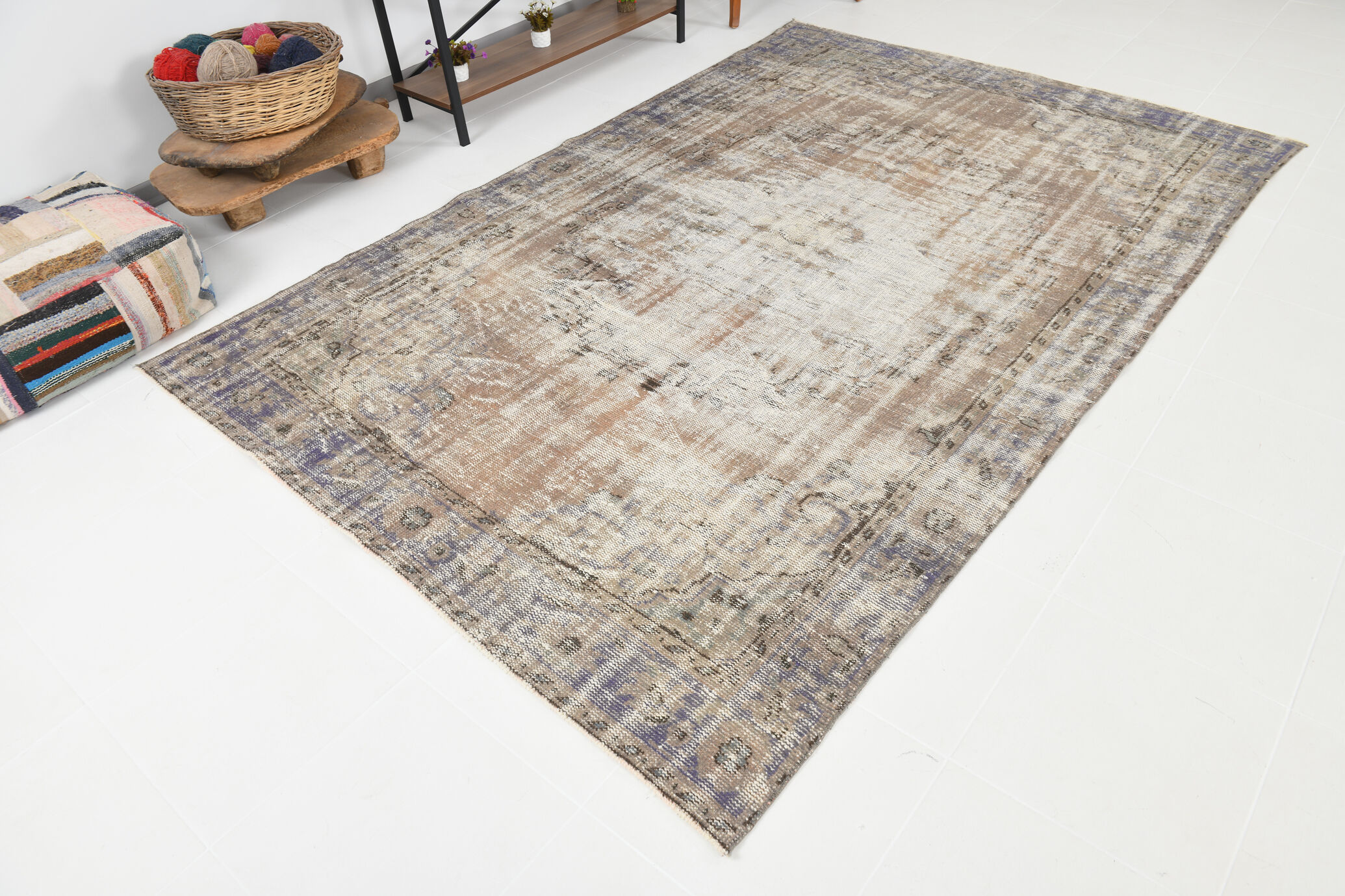 6x9 distressed wool vintage rug 292x191cm