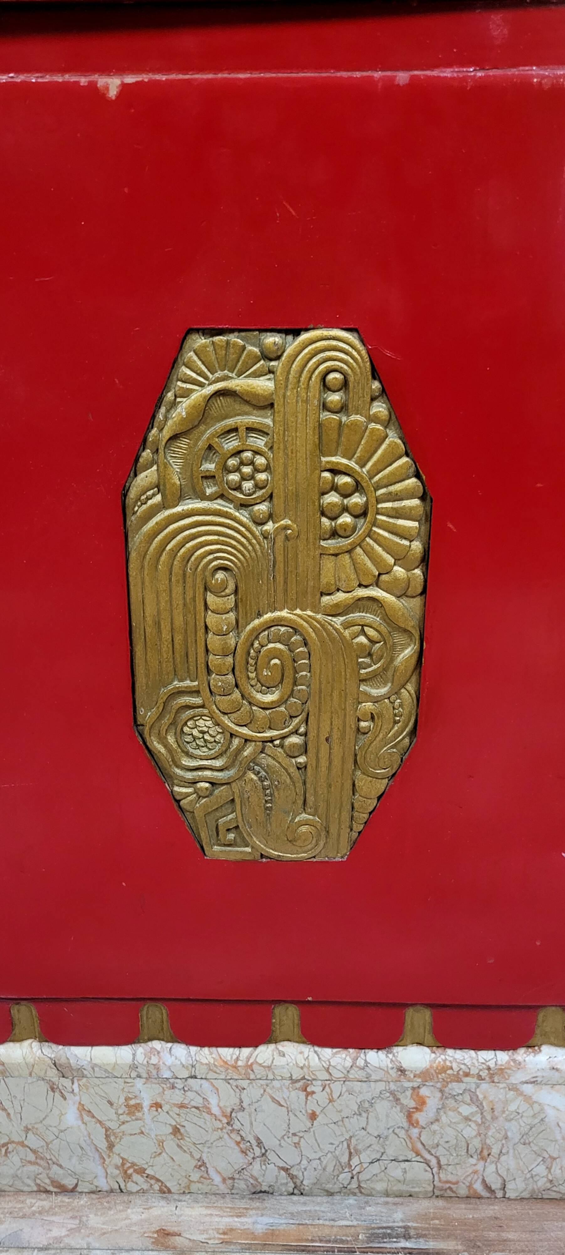 Important Art Deco period bookcase in lacquered wood and gilded bronze