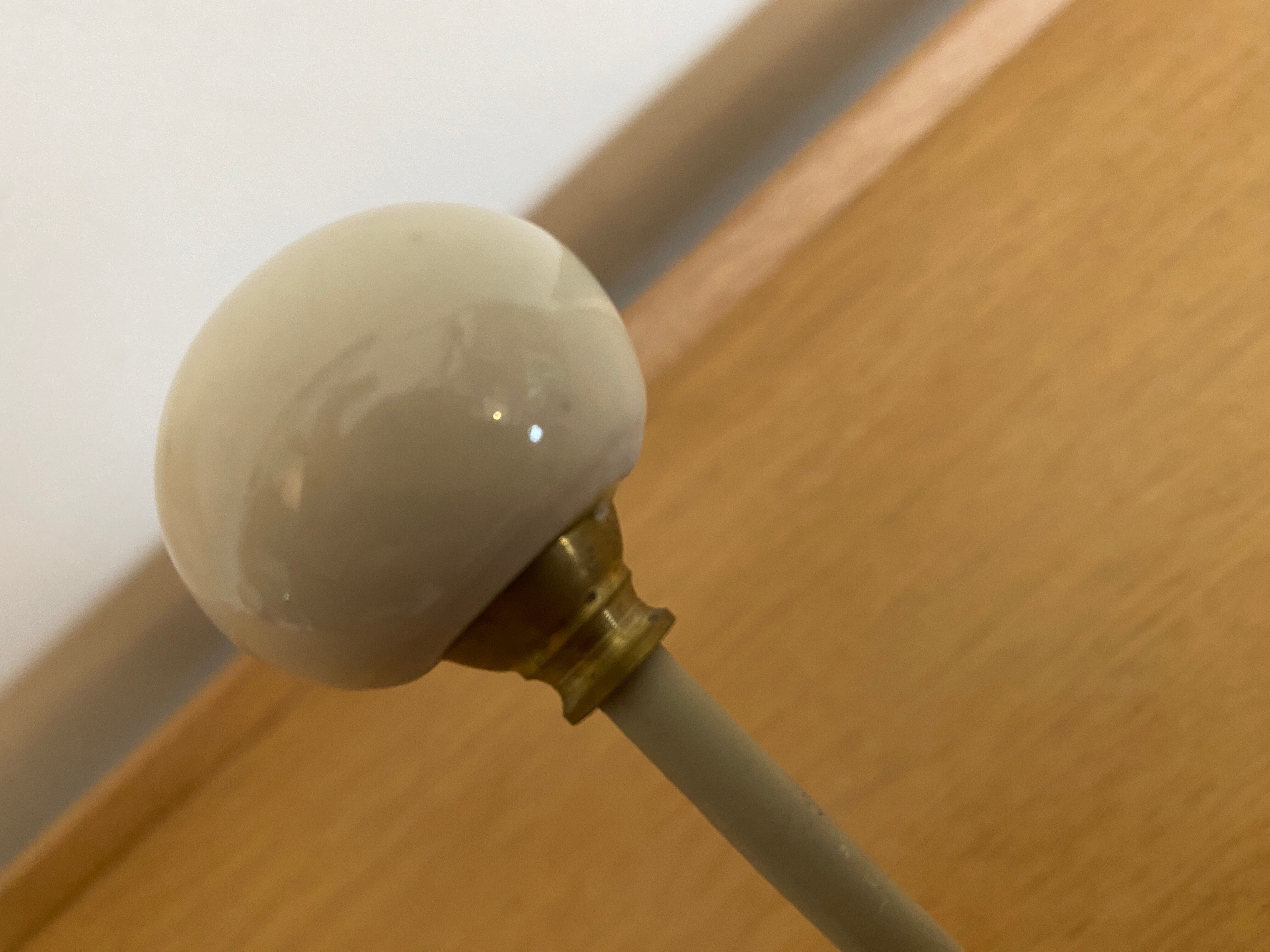 Wall-mounted coat rack with ceramic