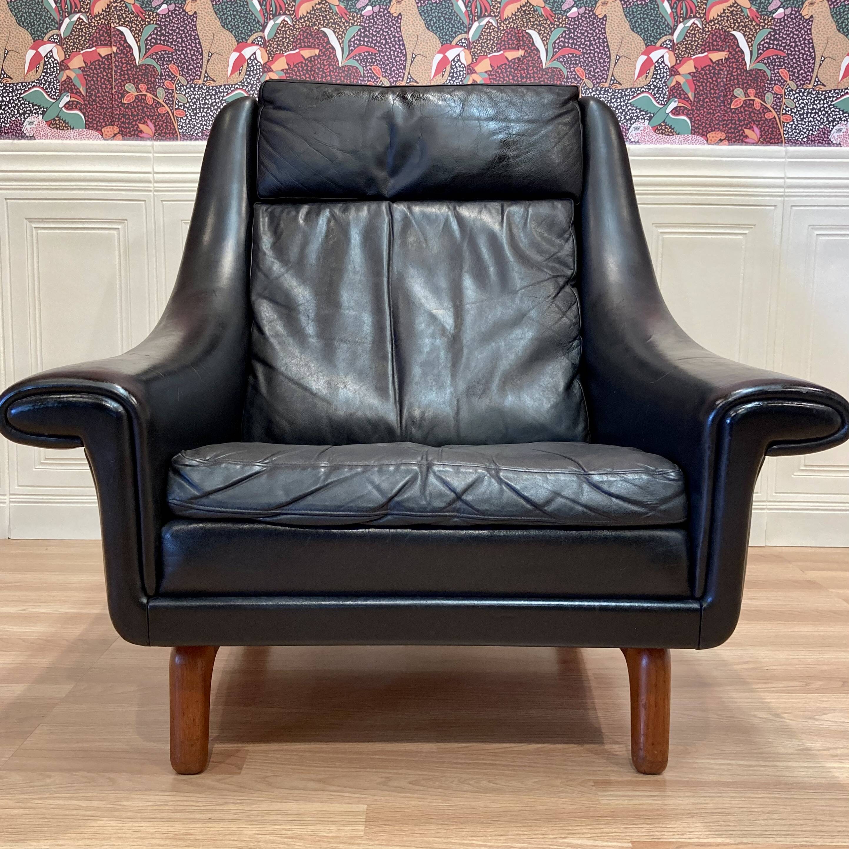 Scandinavian design armchair Aage Christiansen black leather 1950.