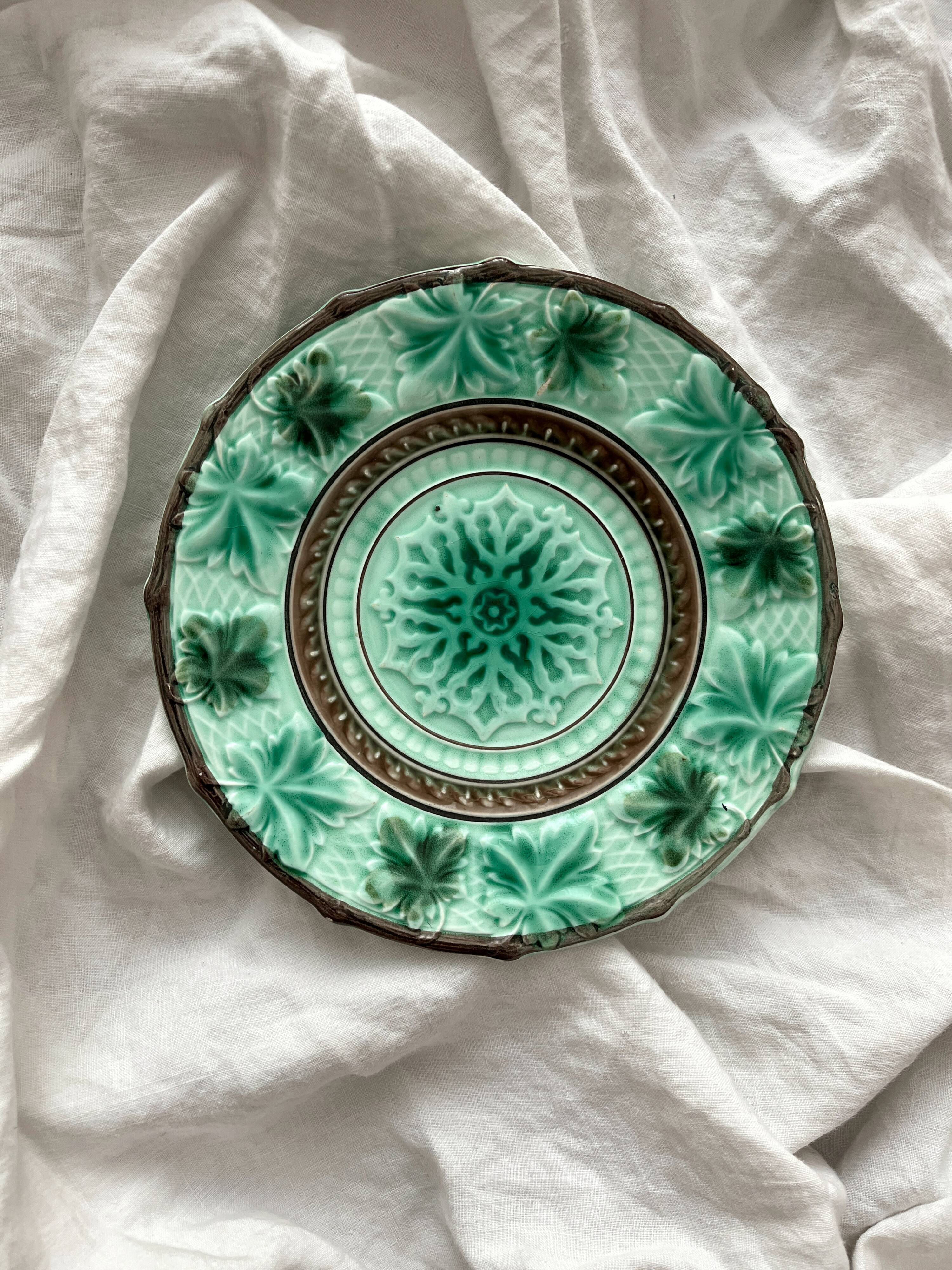 Antique Schramberg Villeroy & Boch earthenware plate, late 19th century