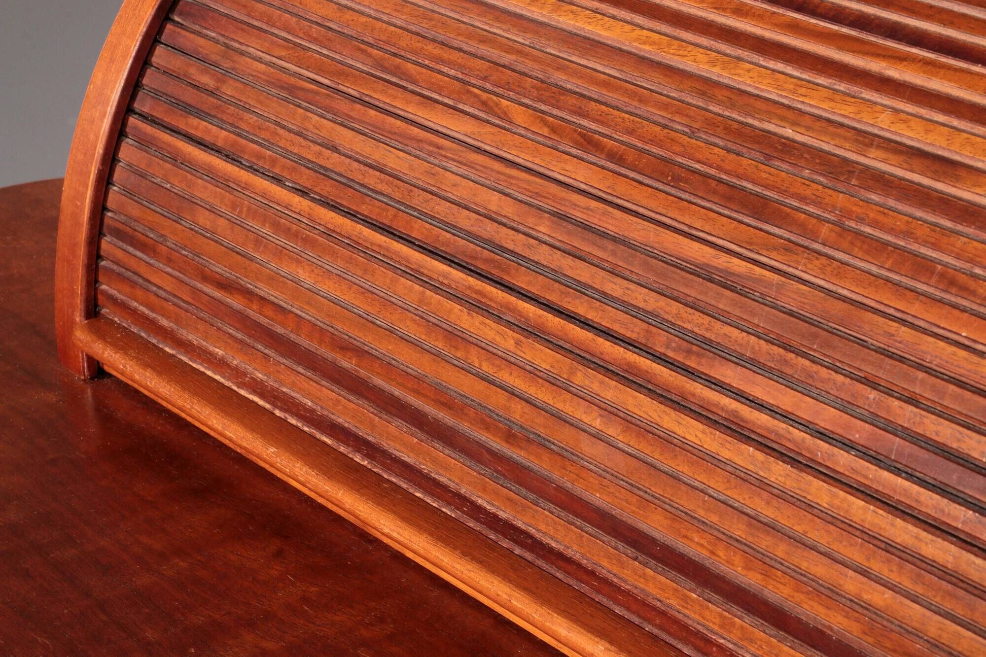 Italian design “Maia” walnut desk by Giotto Stoppino for Bernini, 1960s