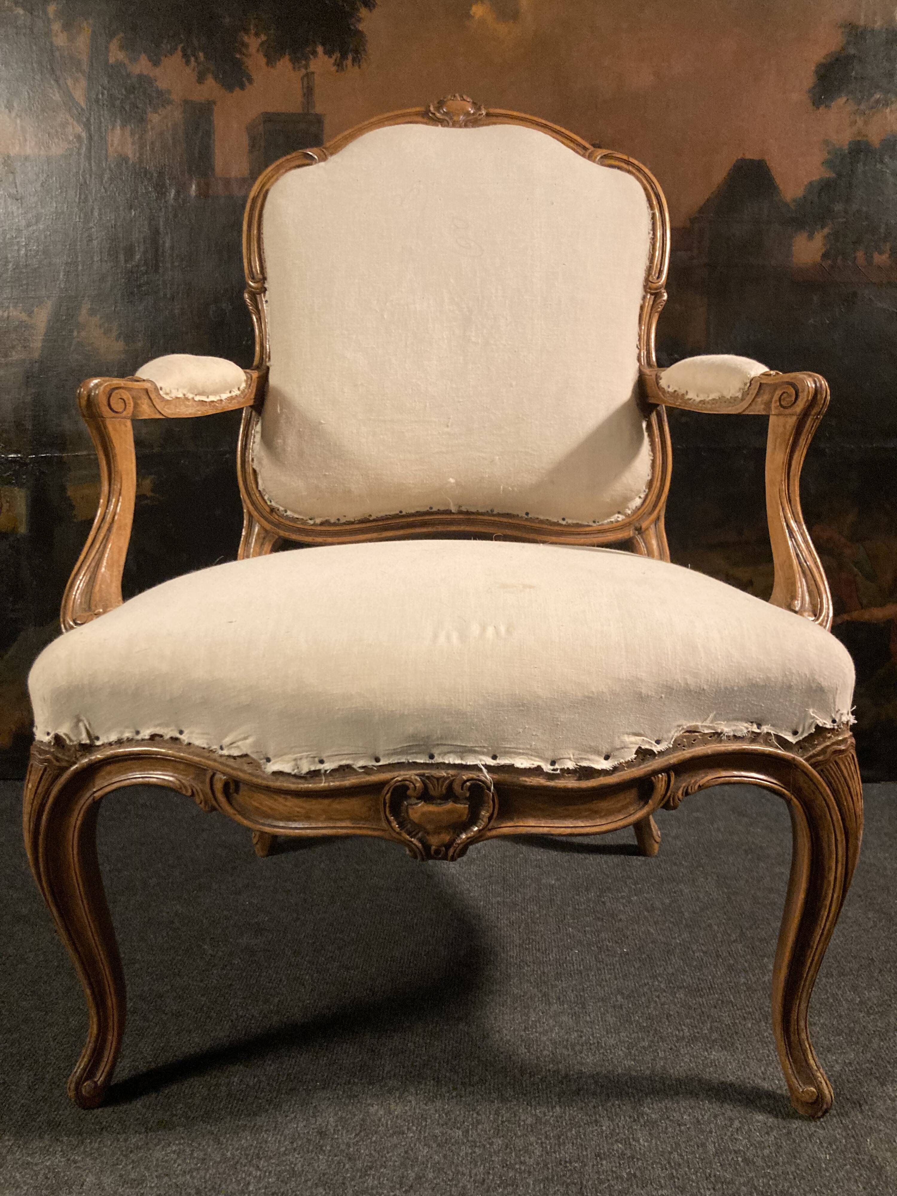 Pair of Queen armchairs