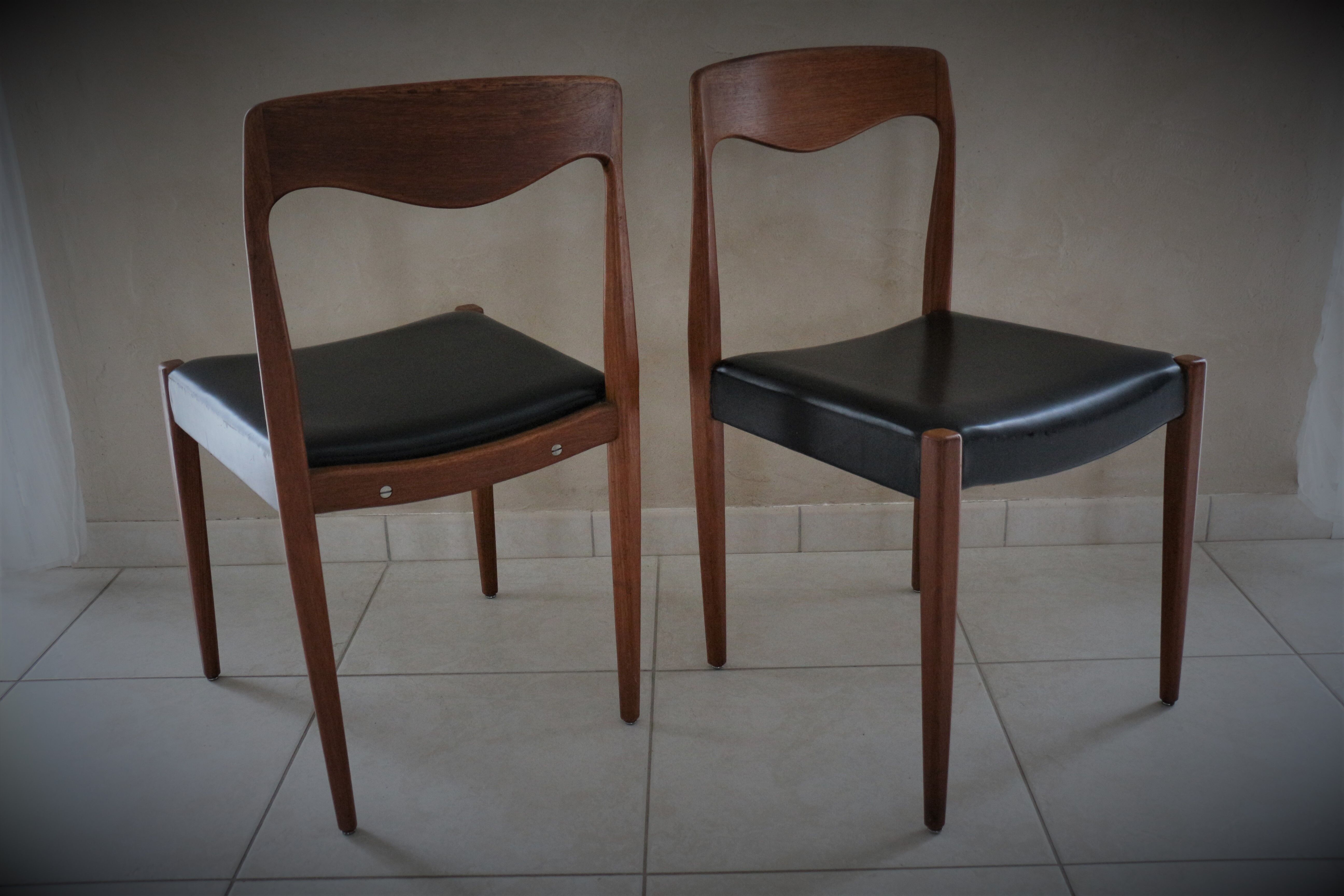 Lot of 6 scandinavian chairs in teak