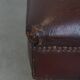 Ottoman vintage en cuir de mouton