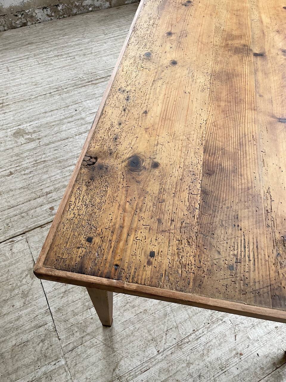 Farmhouse table with spindle legs 2m