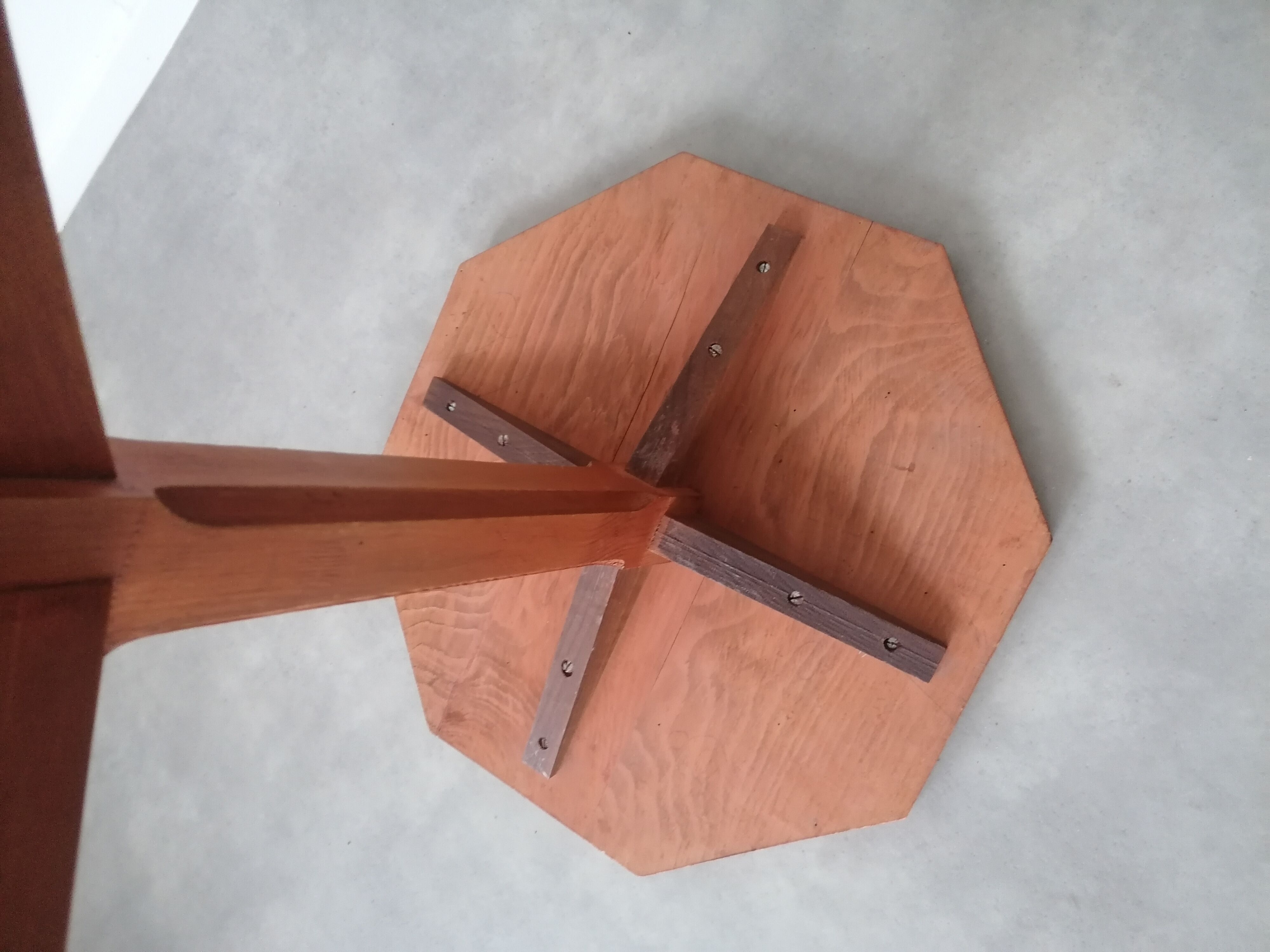 Wooden tripode healing - octagonal plateau - 1940s