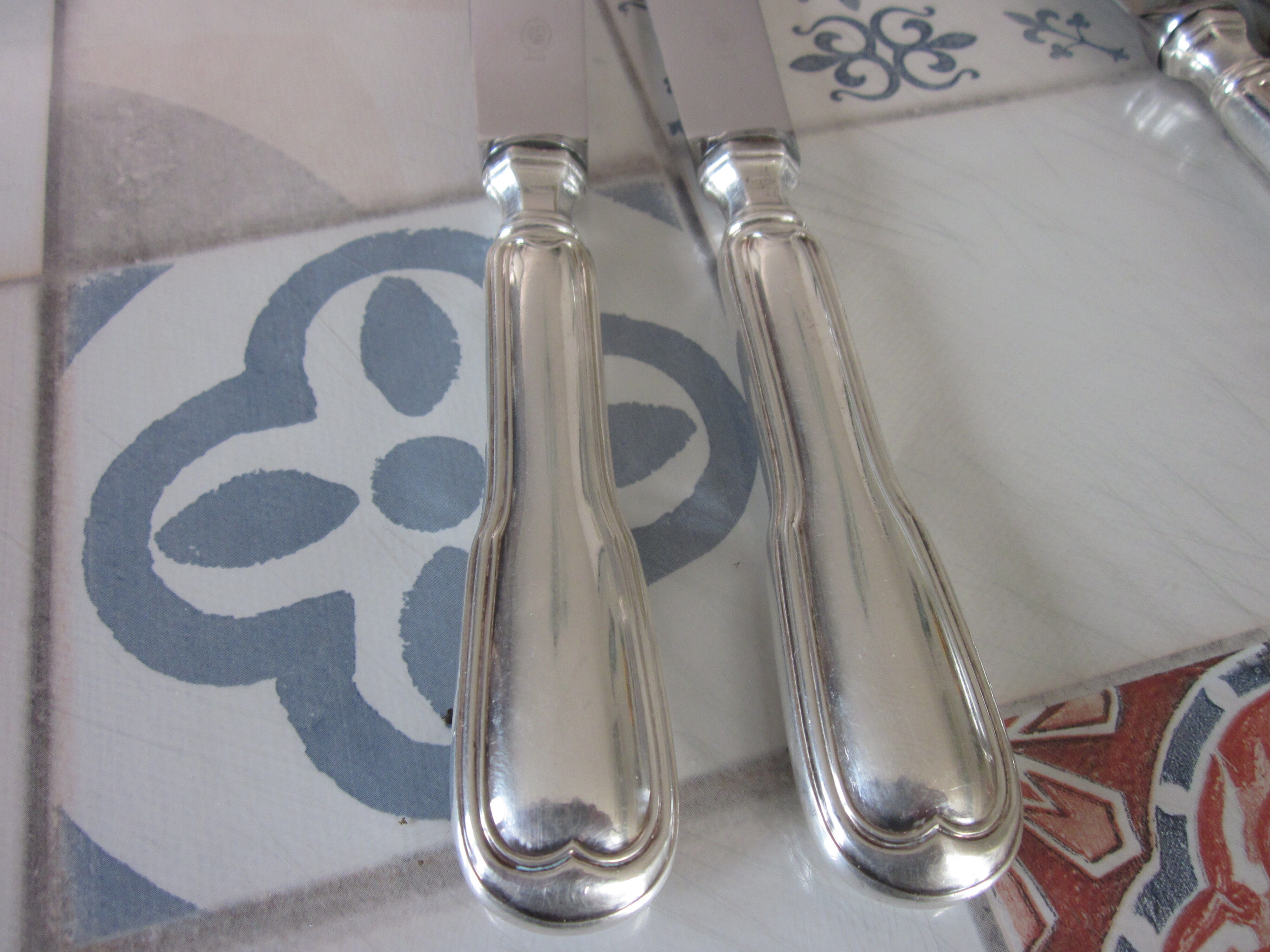 12 silver metal knives