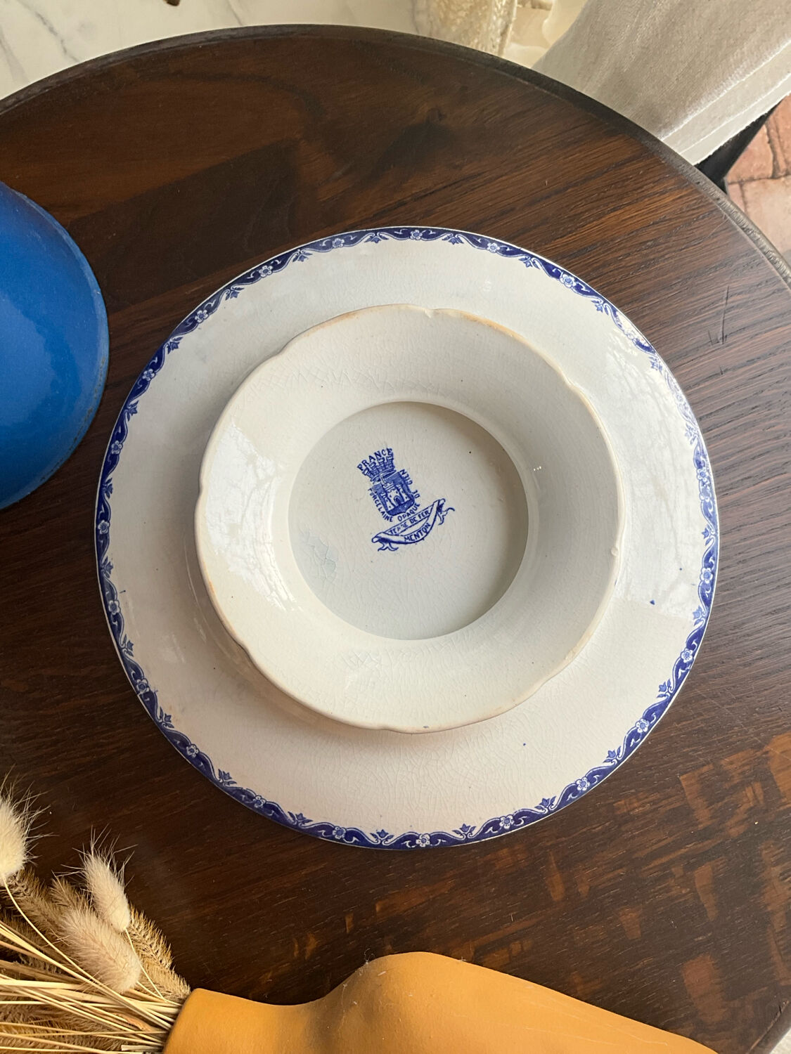 2 cake plates 'iron earth'