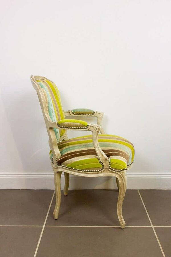 Fauteuil en velours gaufré de style Louis XV - vers 1950 France