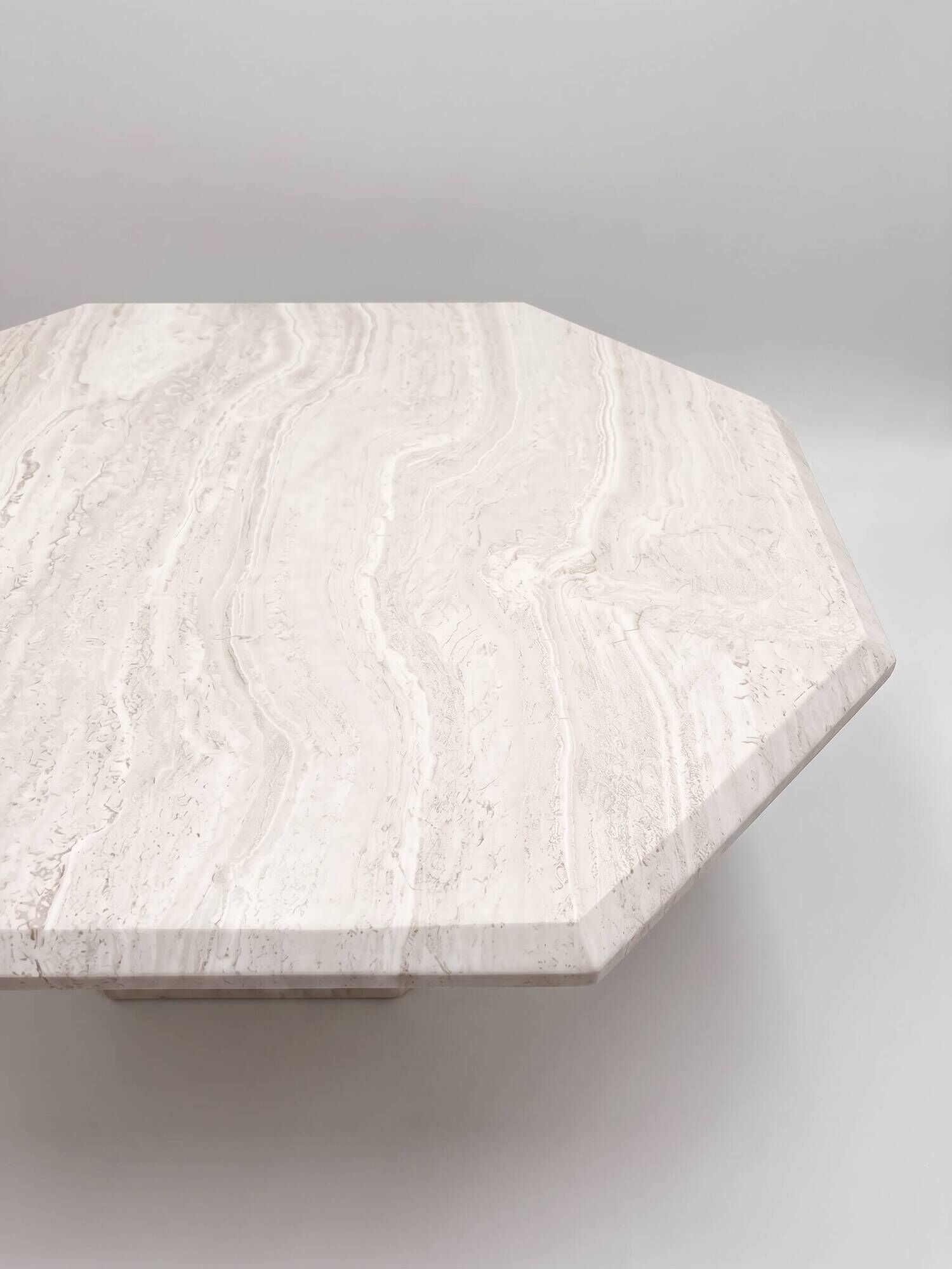Table à manger octogonal 6 personnes par Artelano — Travertin massif