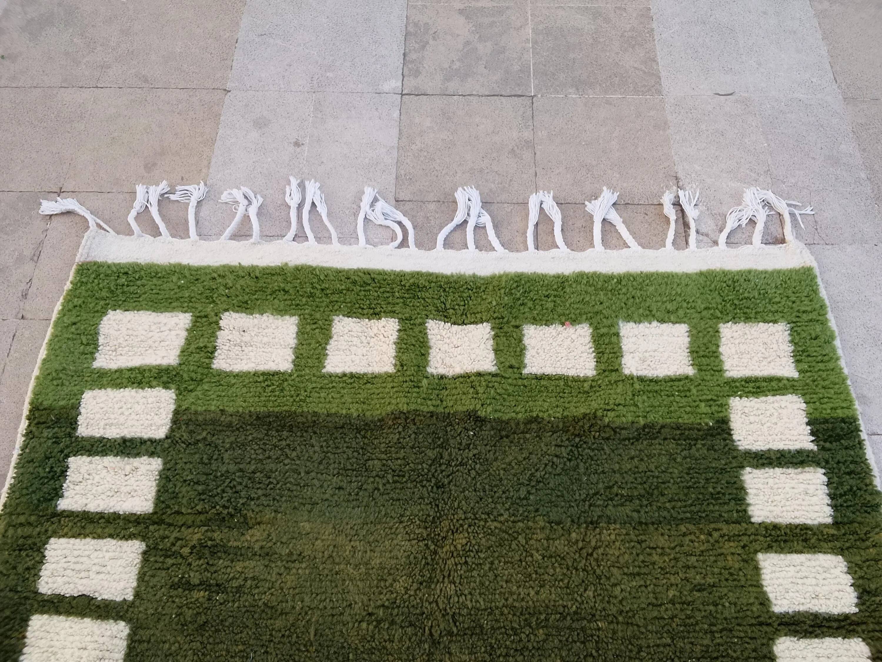 Handwoven Moroccan rug, natural wool, 250cm x 150cm, elegant decoration.