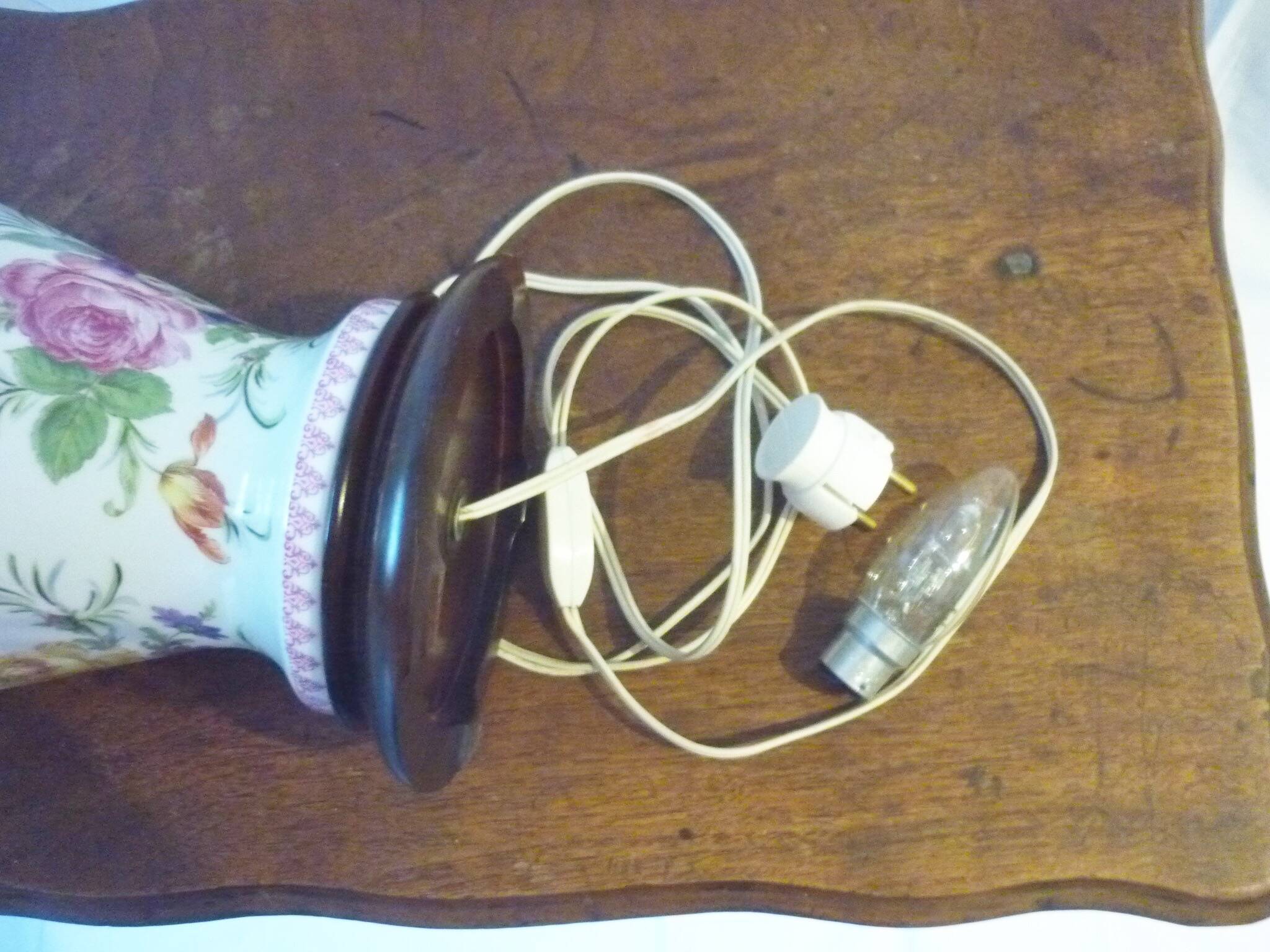 Painted porcelain lamp with flower decoration 67 cm