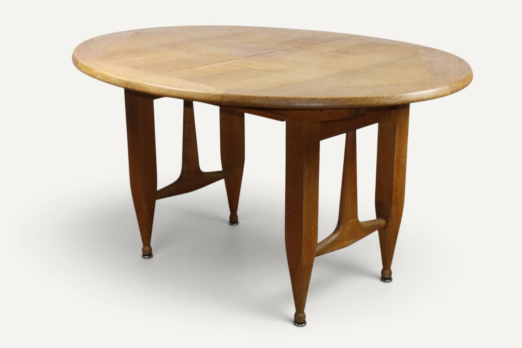 Extendable dining table in oak by Guillerme and Chambron - 1960s