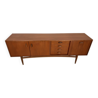 Buffet vintage de G-Plan, conçu par Victor Wilkins