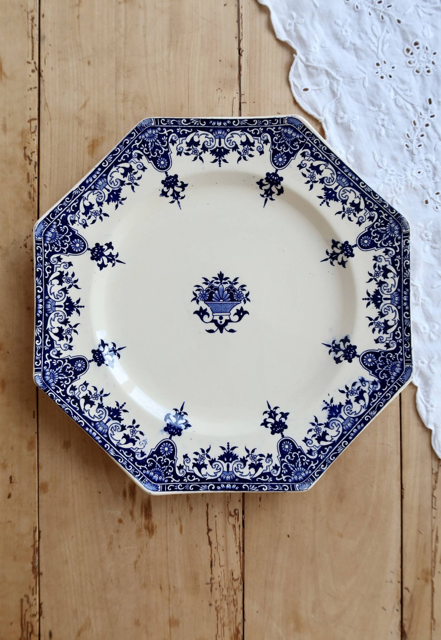 Plat de service terre de fer Longchamp modèle Rouen XIXe siècle