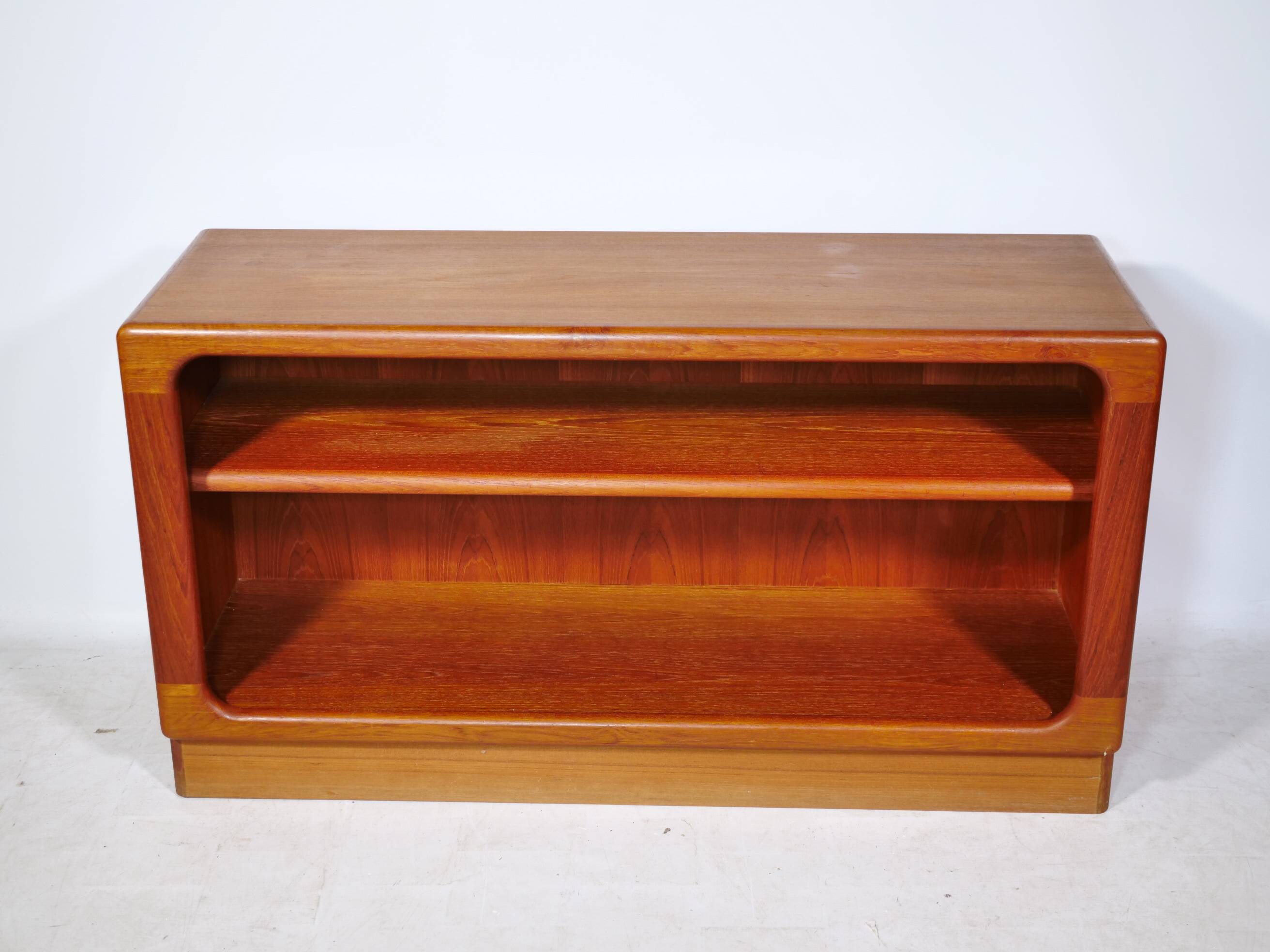 Buffet ouvert en teck des années 1960 par Dyrlund.