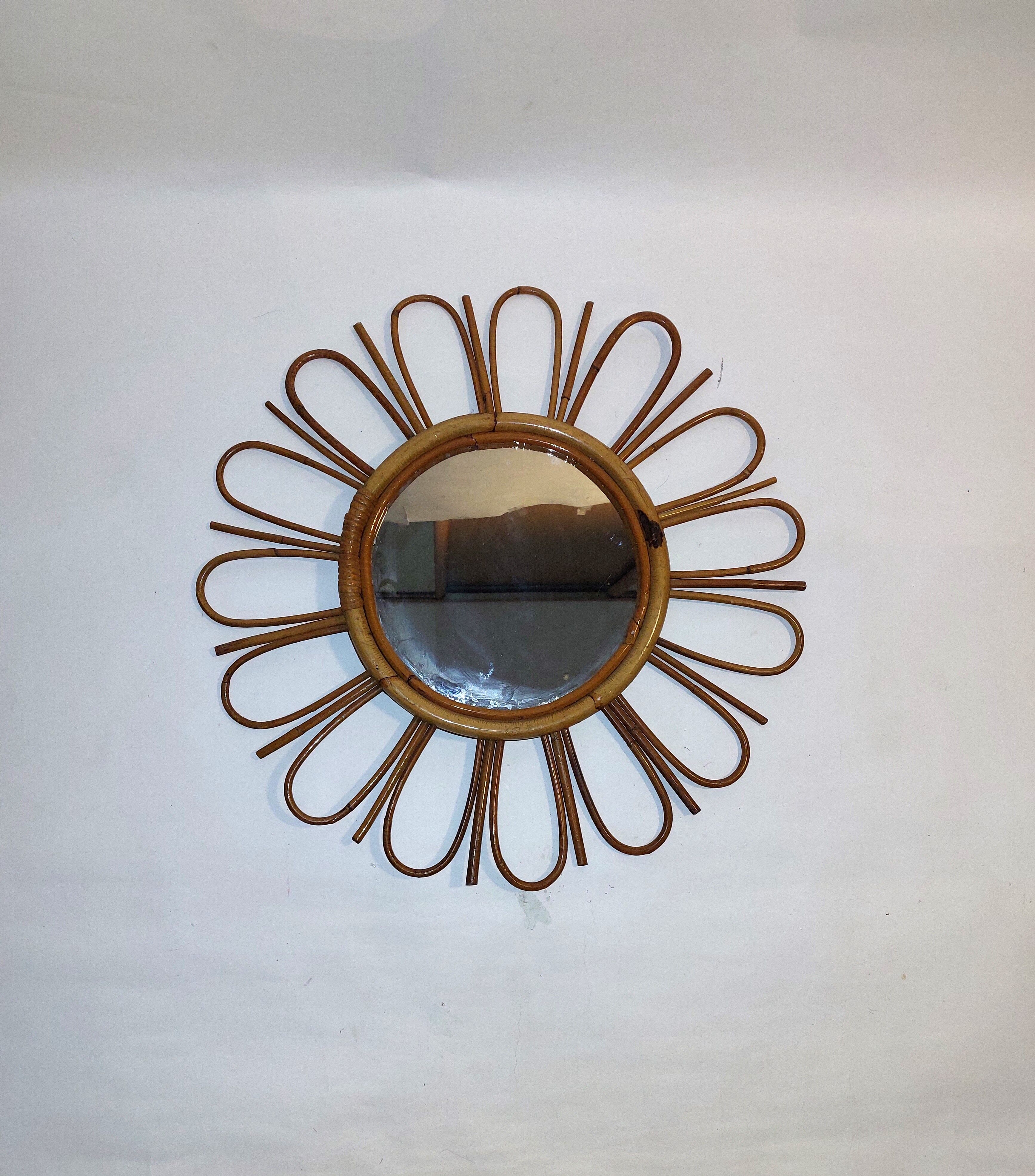 Rattan mirror daisy