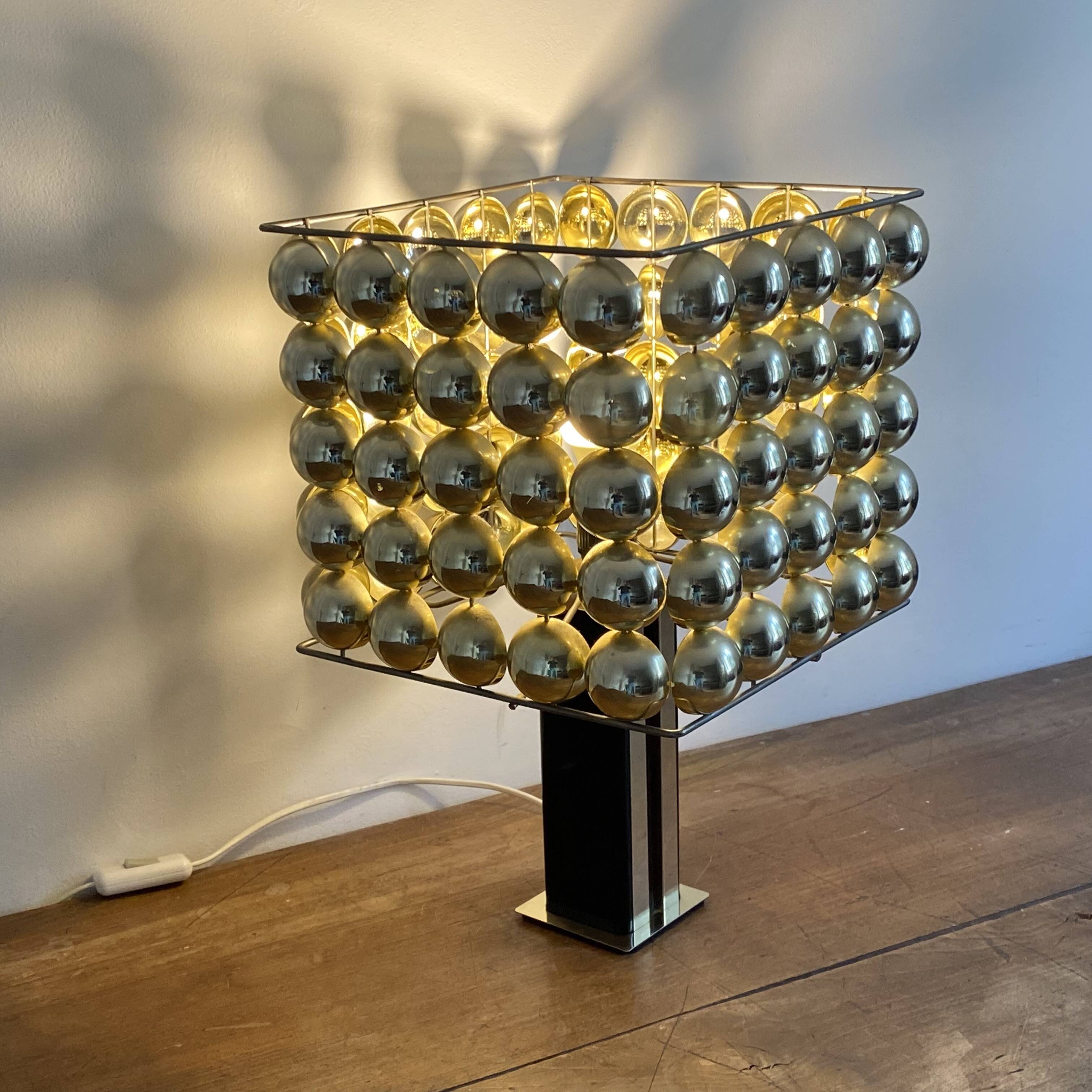 Kinetic lamp. 1970. Plexiglass. Space age.