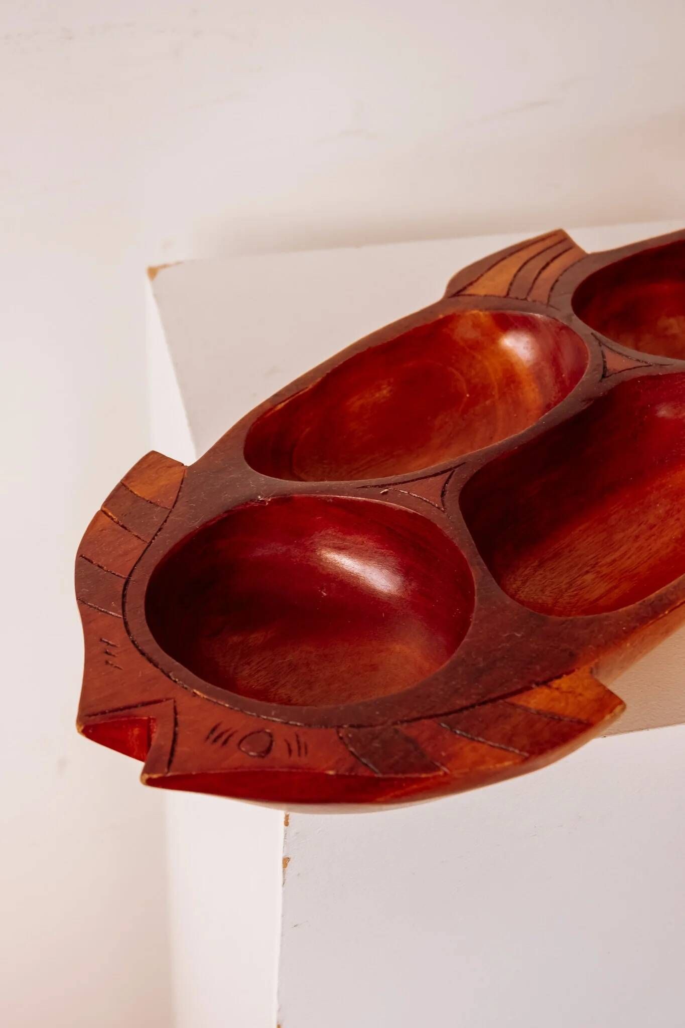 Grande planche apéritive en bois en forme de poisson
