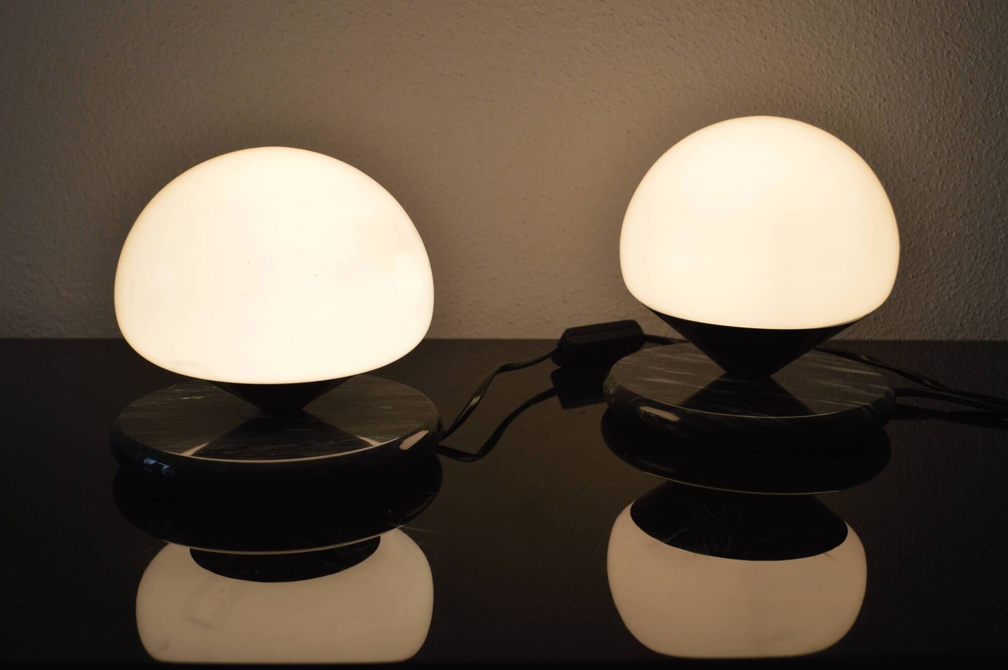 Vintage floor lamp from the 80s Swiss design in marble /opaline glass