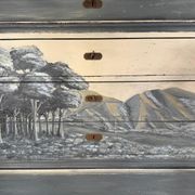 Commode Louis Philippe datant du 19e siècle avec marbre, peinture et patine