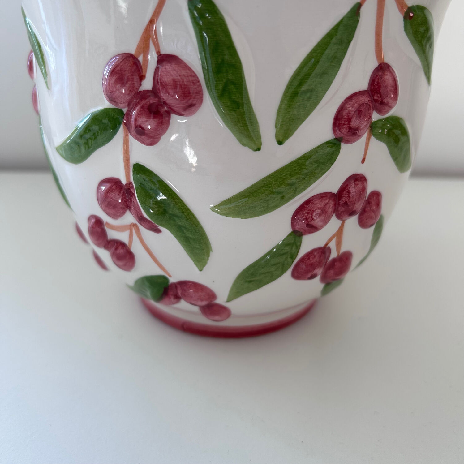 Decorative pot for cherries in earthenware