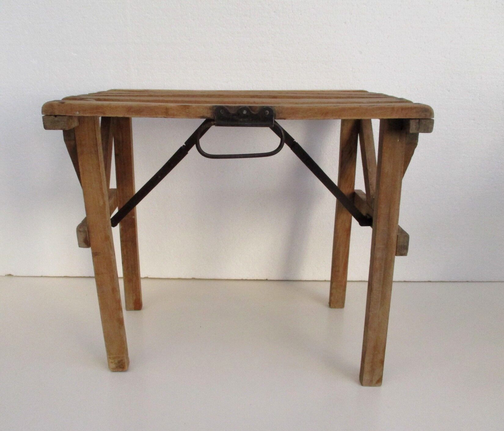 Siège pliant ancien en bois